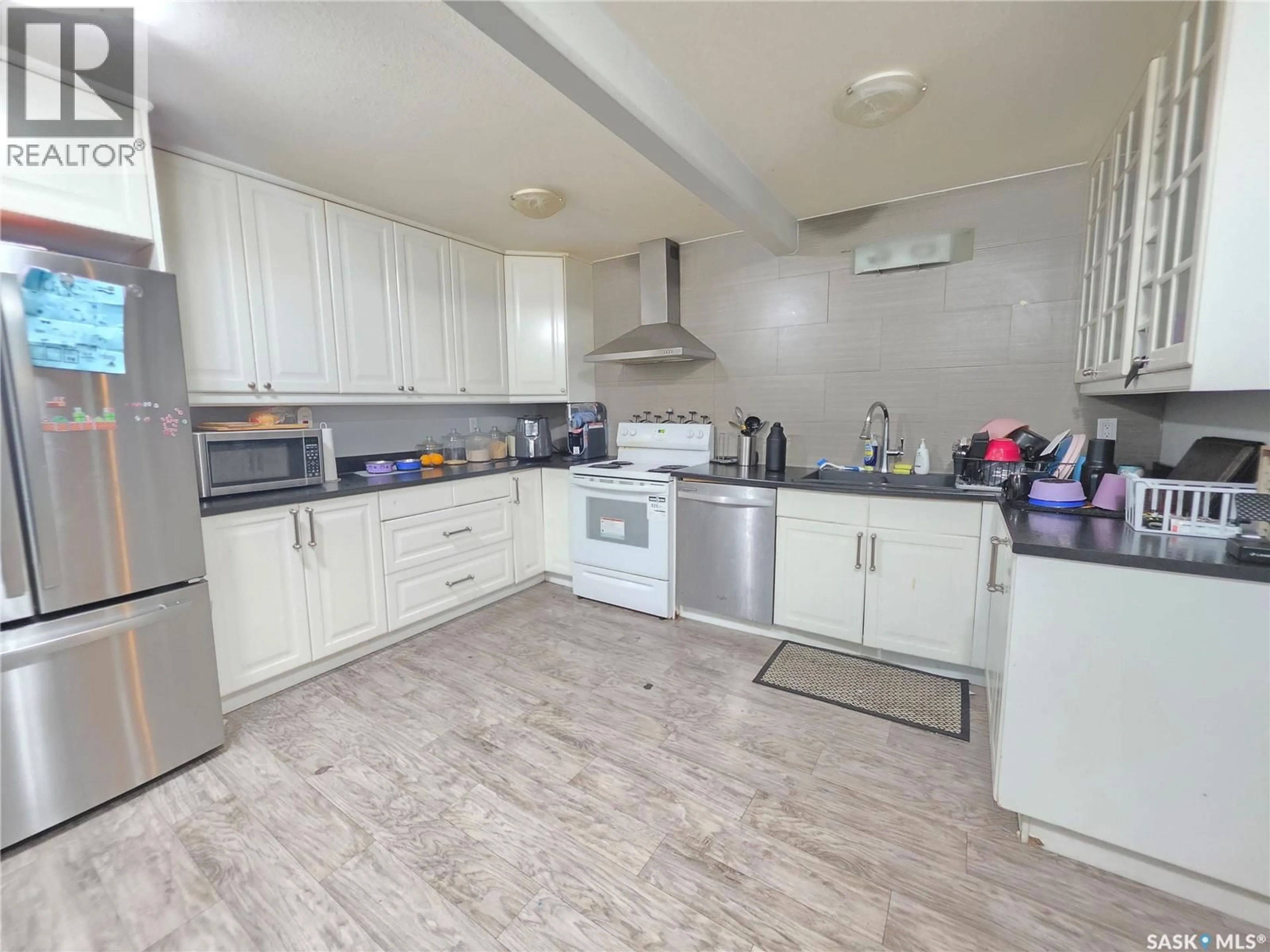 Standard kitchen, unknown for 1072 104TH STREET, North Battleford Saskatchewan S9A1N4