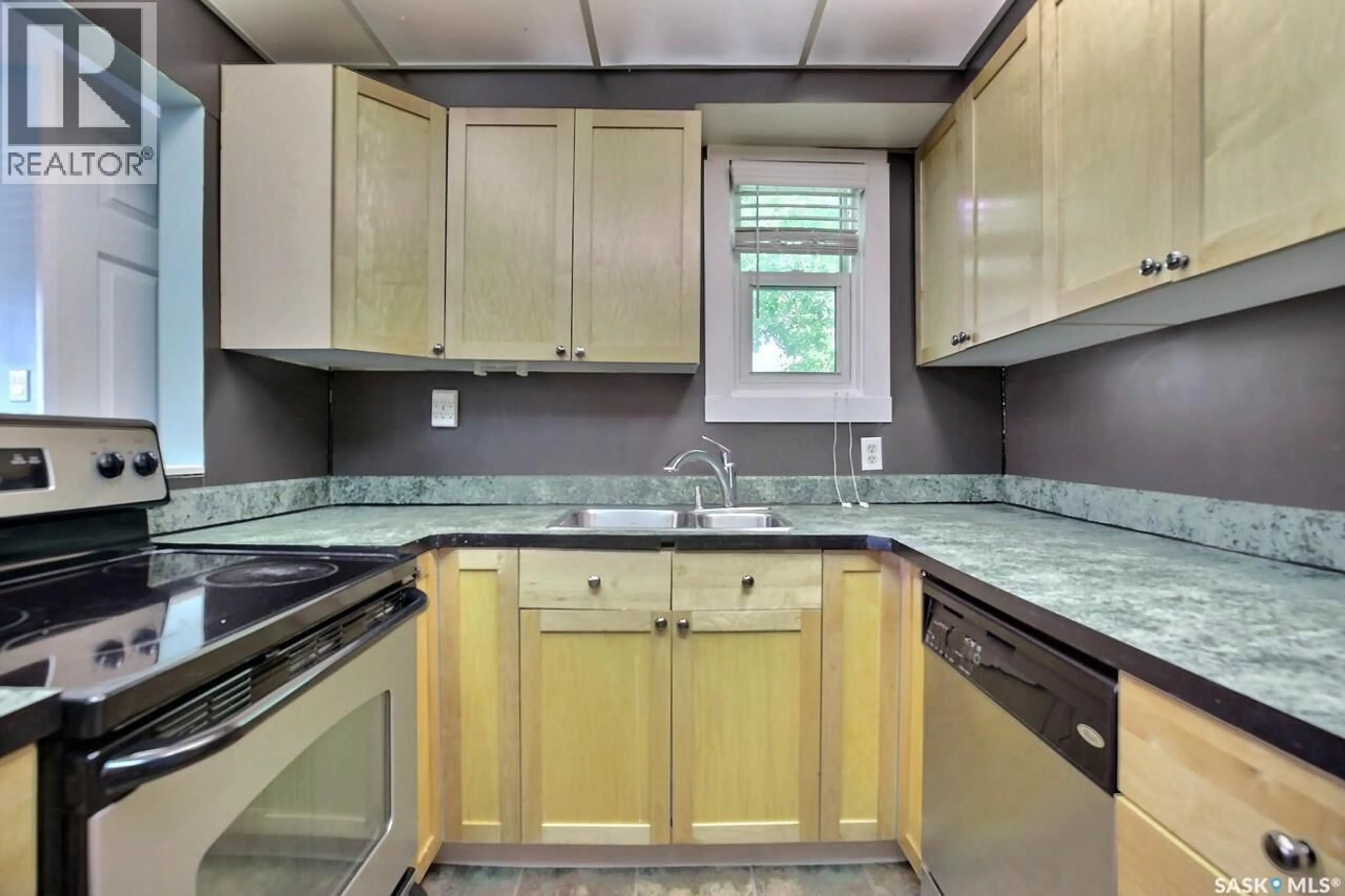 Standard kitchen, ceramic/tile floor for 2354 MCARA STREET, Regina Saskatchewan S4N2W3