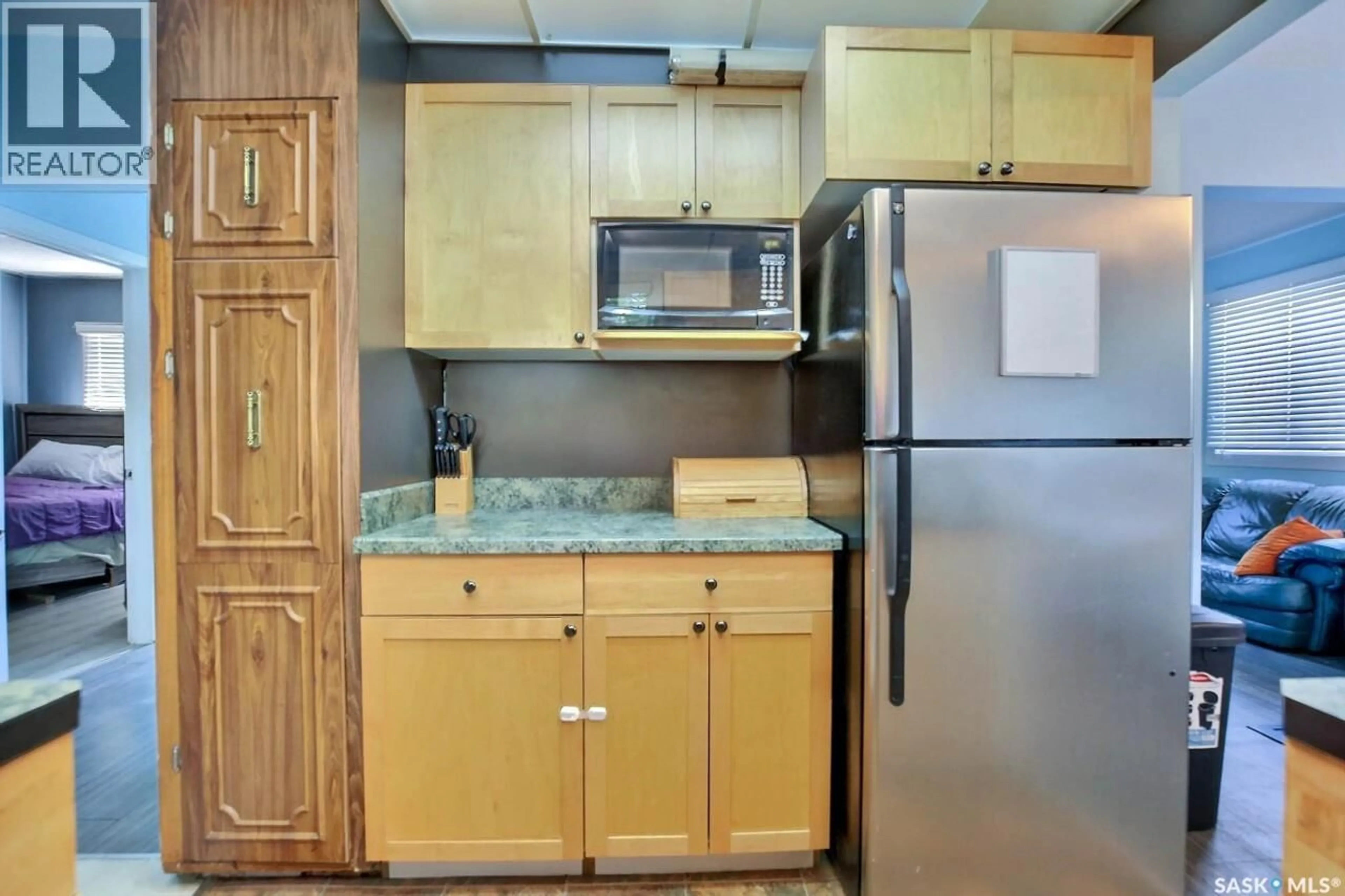 Standard kitchen, unknown for 2354 MCARA STREET, Regina Saskatchewan S4N2W3