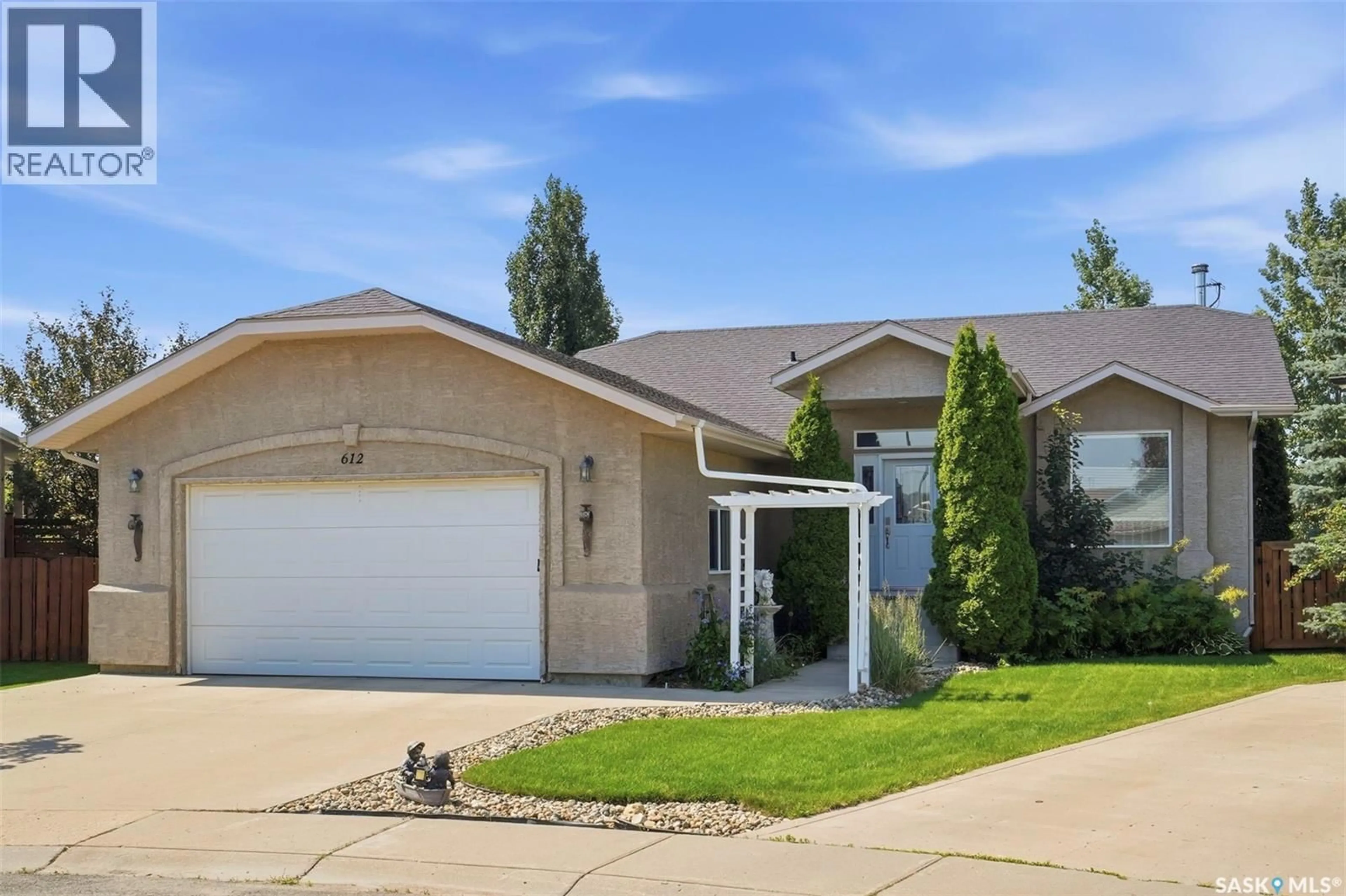 Home with vinyl exterior material, street for 612 GIESBRECHT COURT, Martensville Saskatchewan S0K2T2