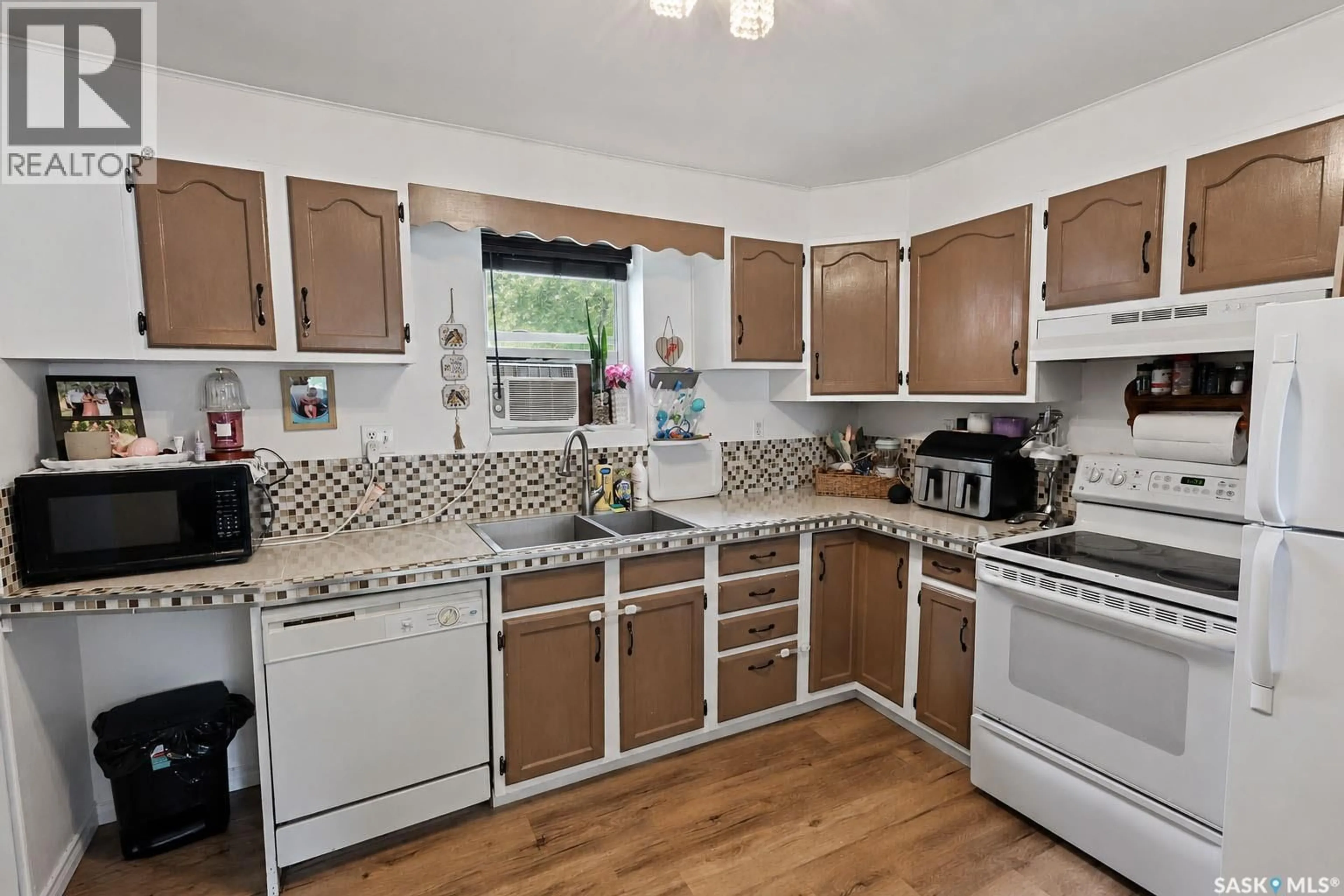 Standard kitchen, unknown for 748 5TH STREET, Prince Albert Saskatchewan S6V0M5