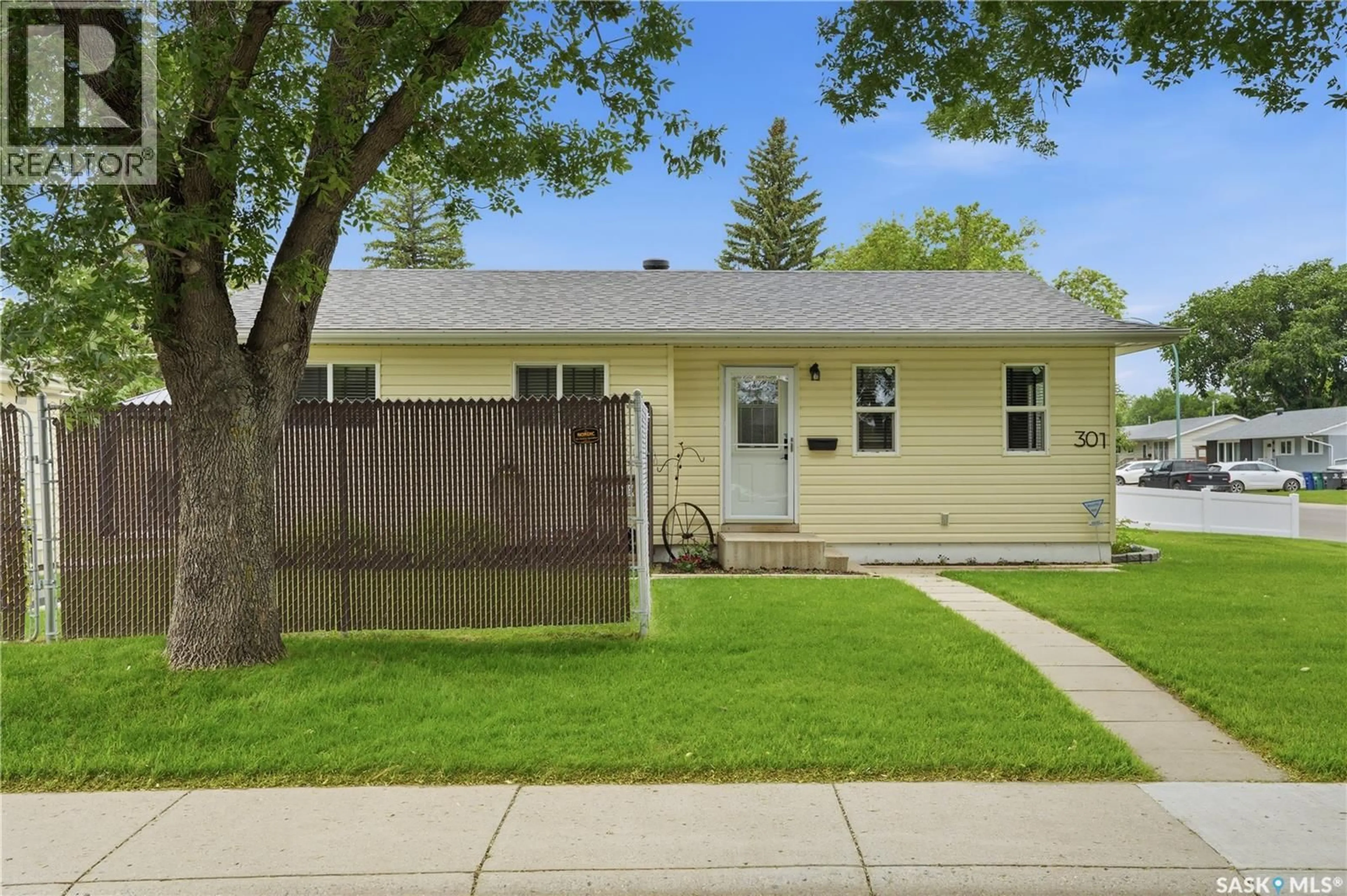 Home with vinyl exterior material, street for 301 FISHER CRESCENT, Saskatoon Saskatchewan S7L5E1