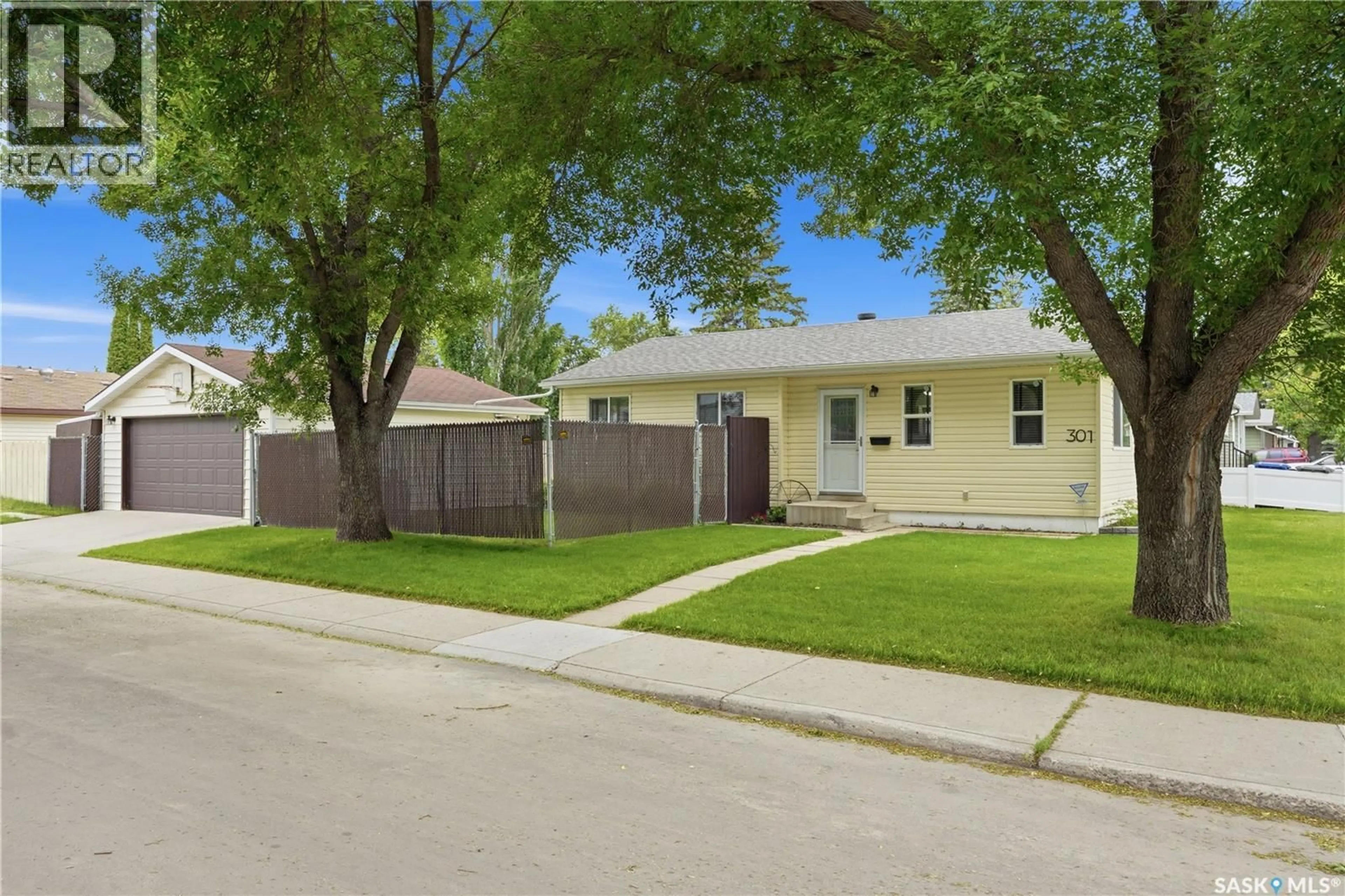 Home with vinyl exterior material, street for 301 FISHER CRESCENT, Saskatoon Saskatchewan S7L5E1