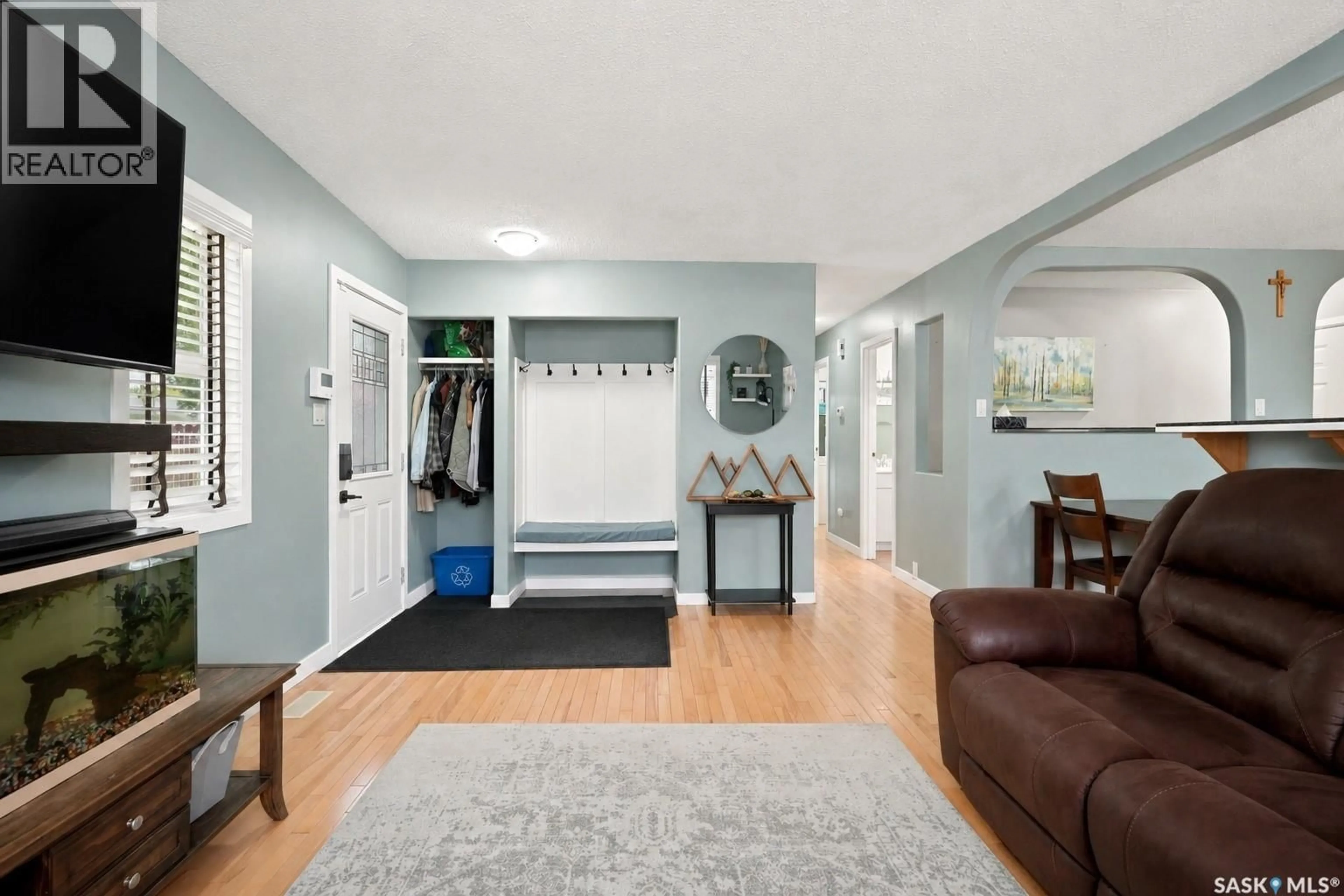 Indoor entryway for 301 FISHER CRESCENT, Saskatoon Saskatchewan S7L5E1