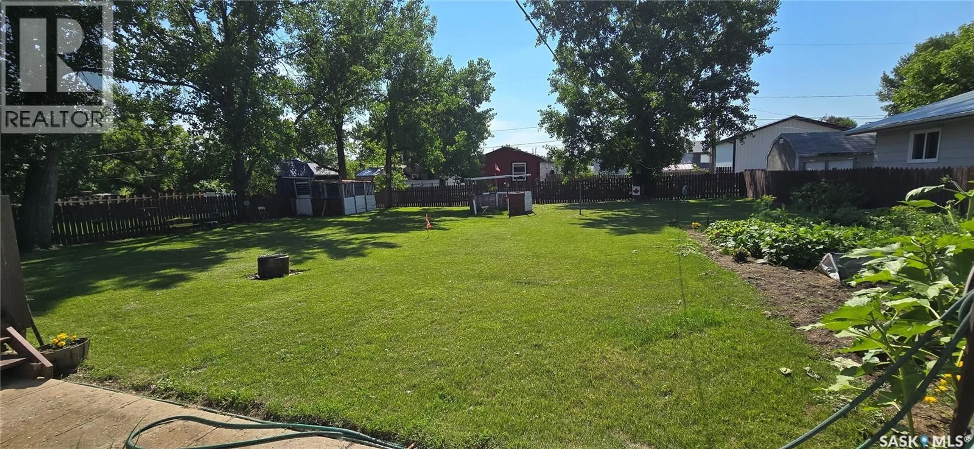 A pic from outside/outdoor area/front of a property/back of a property/a pic from drone, unknown for 422 DOERR STREET, Bienfait Saskatchewan S0C0M0