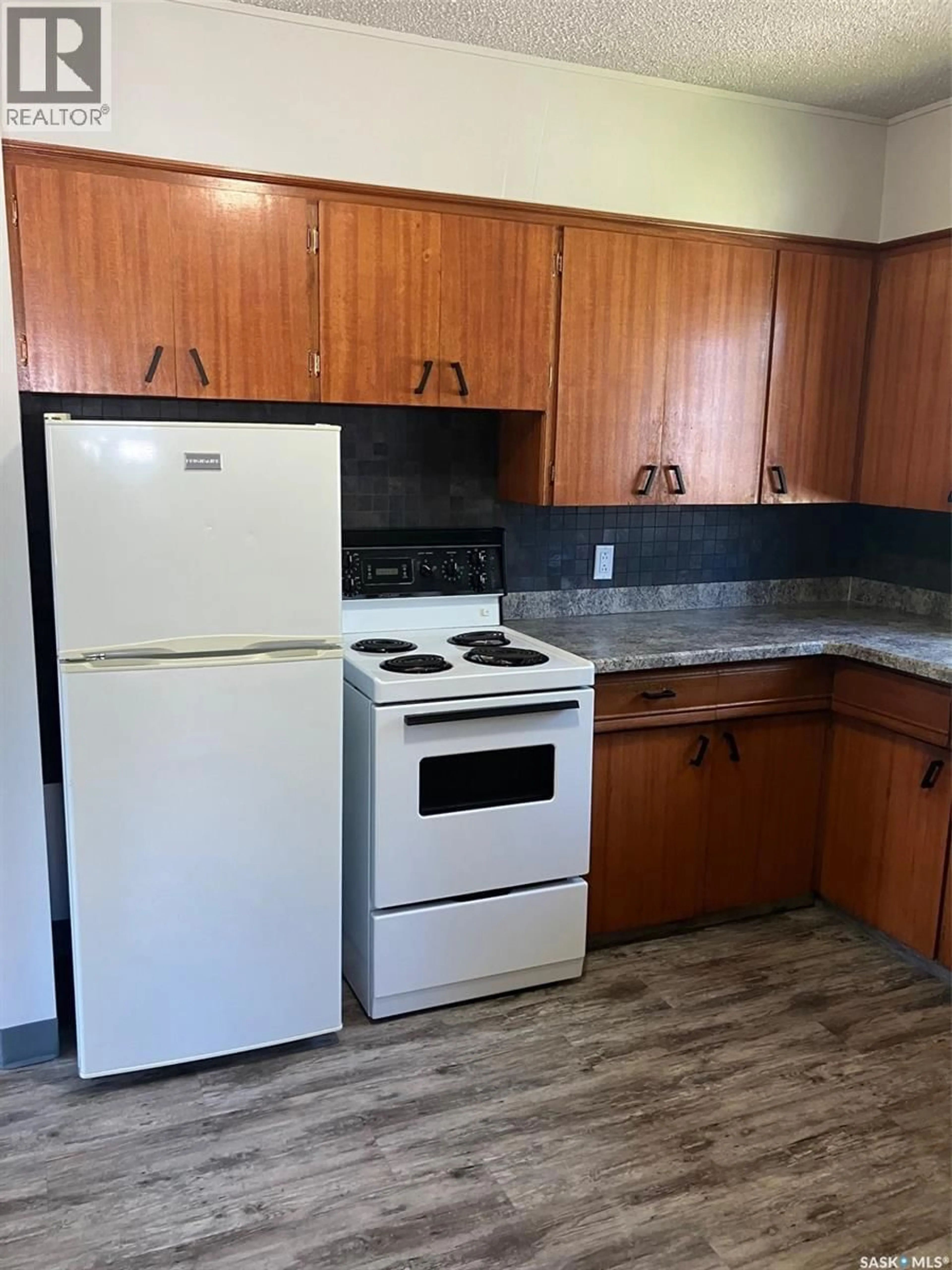 Standard kitchen, unknown for 408 6TH AVENUE, Ituna Saskatchewan S0A1N0