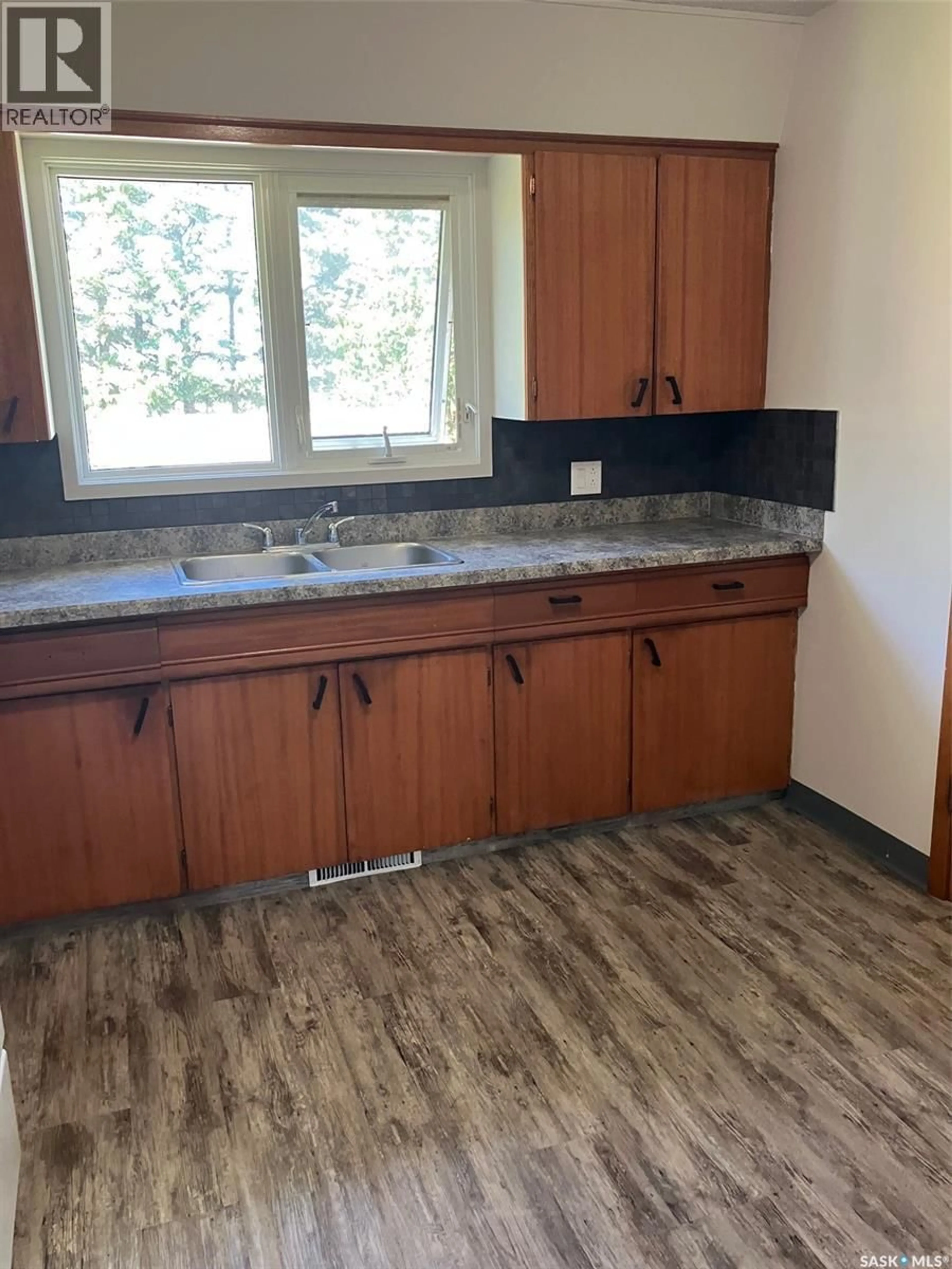 Standard kitchen, unknown for 408 6TH AVENUE, Ituna Saskatchewan S0A1N0