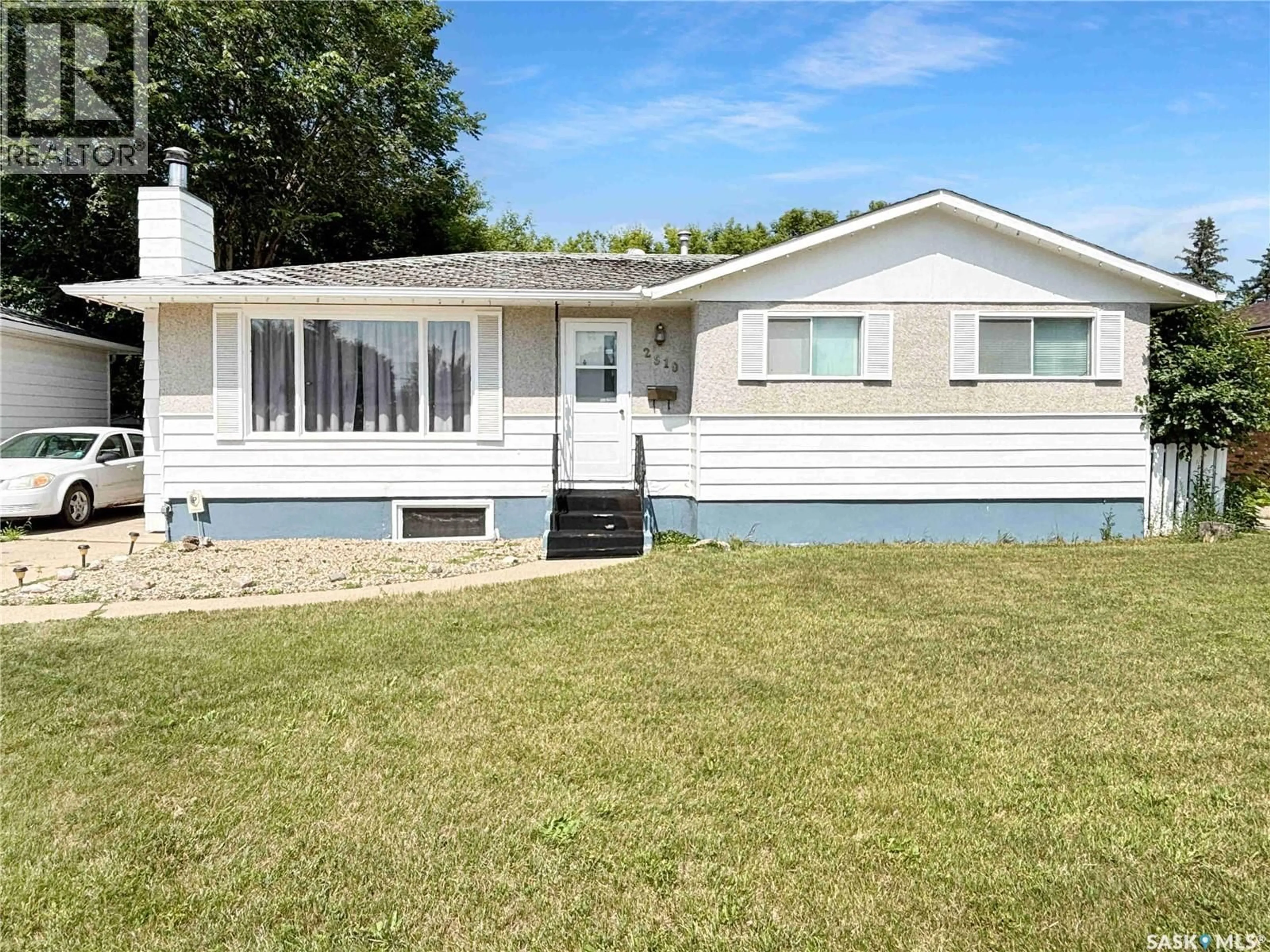 Home with vinyl exterior material, street for 2510 TOMLINSON CRESCENT, Saskatoon Saskatchewan S7L3N2