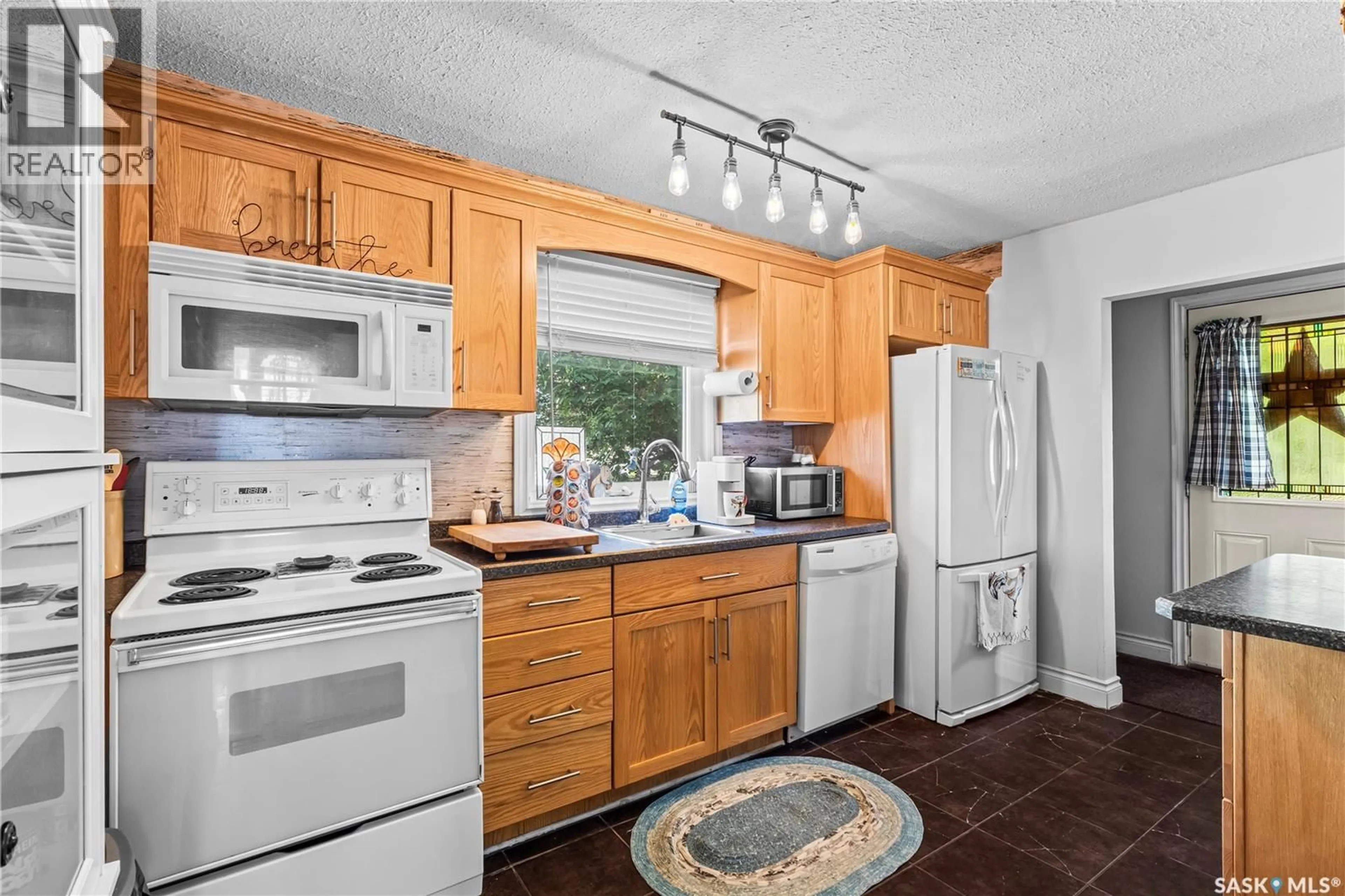 Standard kitchen, unknown for 931 4TH STREET, Prince Albert Saskatchewan S6V0K8