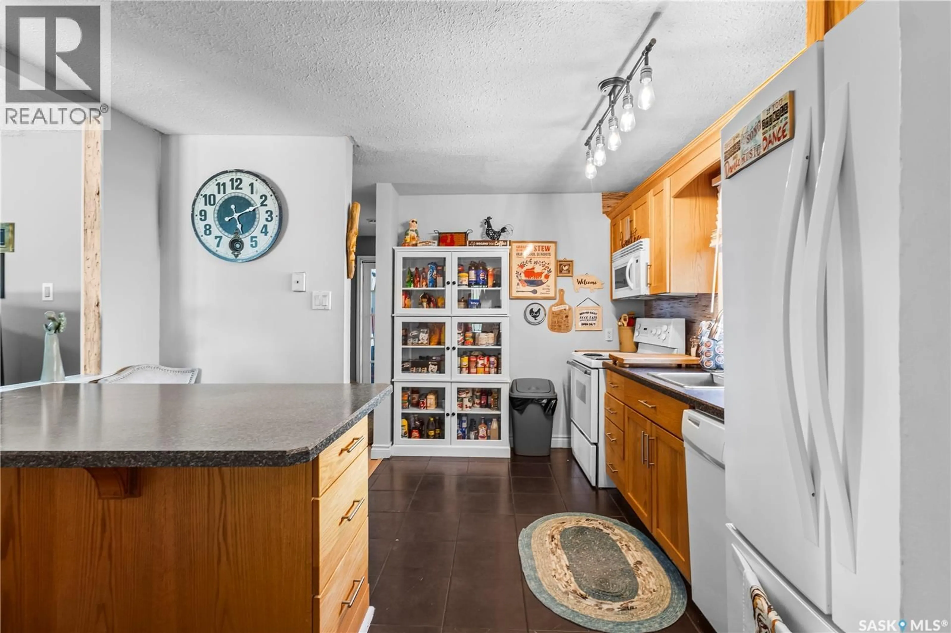 Standard kitchen, unknown for 931 4TH STREET, Prince Albert Saskatchewan S6V0K8
