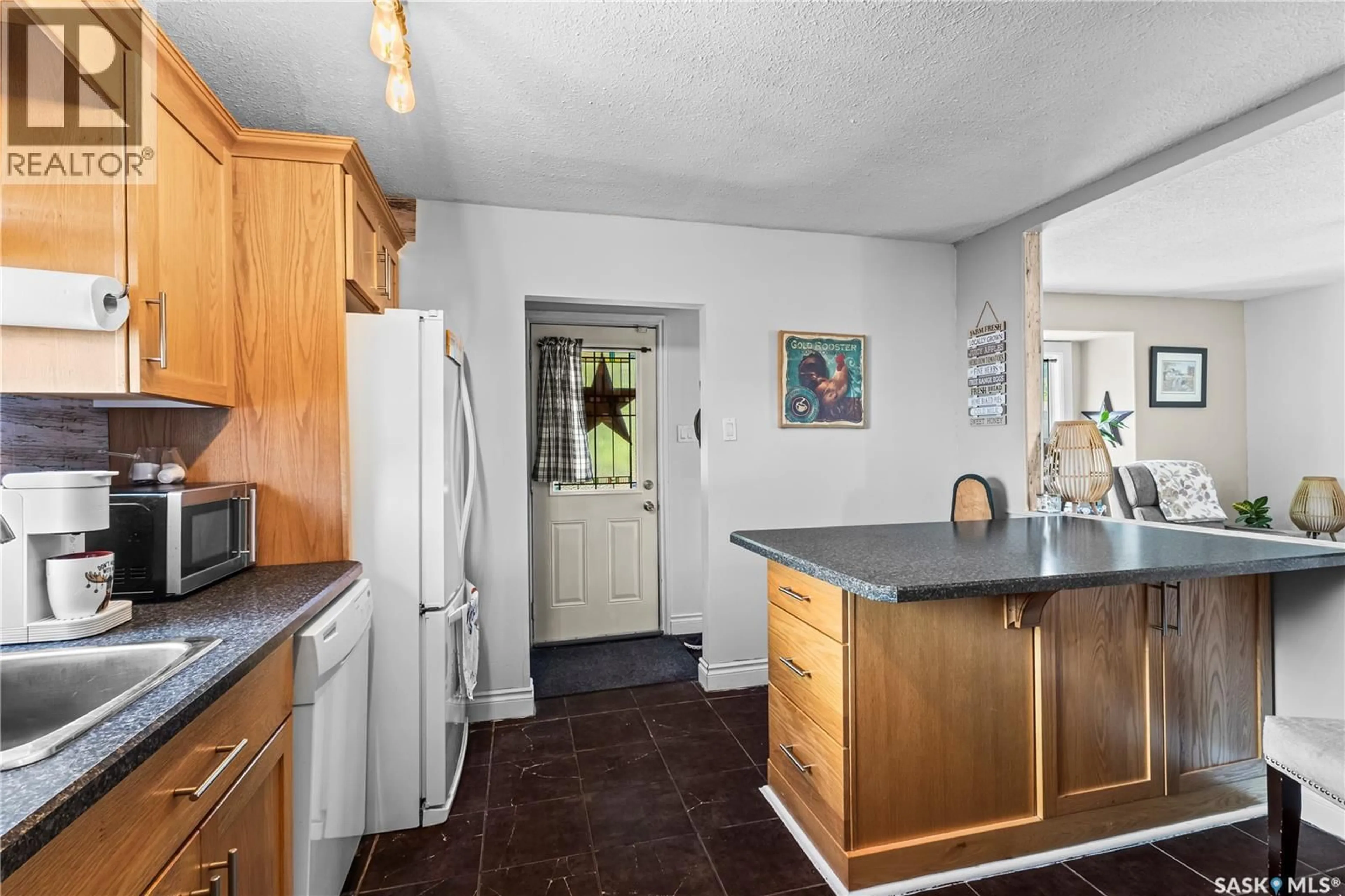 Standard kitchen, unknown for 931 4TH STREET, Prince Albert Saskatchewan S6V0K8