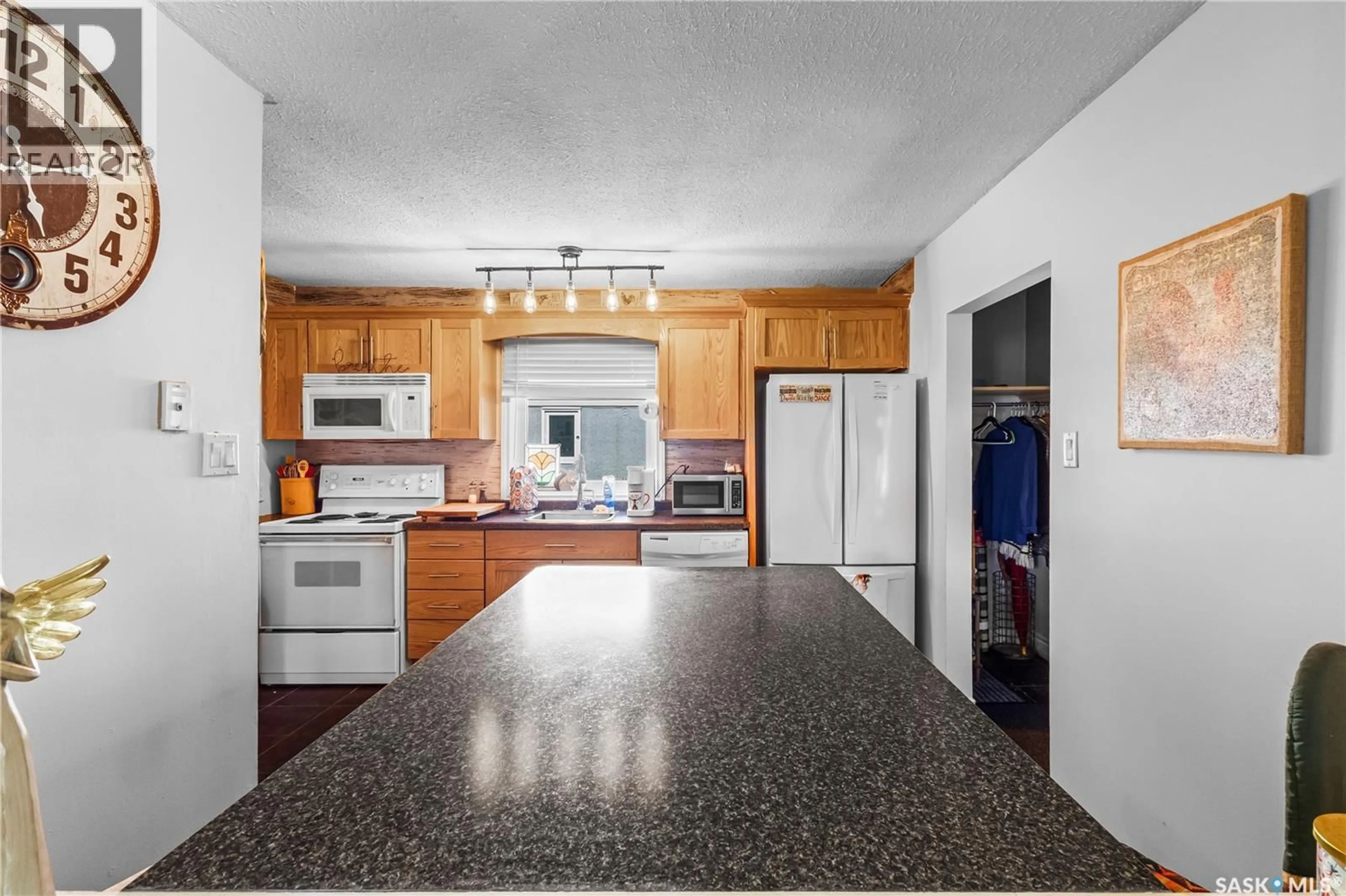 Standard kitchen, ceramic/tile floor for 931 4TH STREET, Prince Albert Saskatchewan S6V0K8