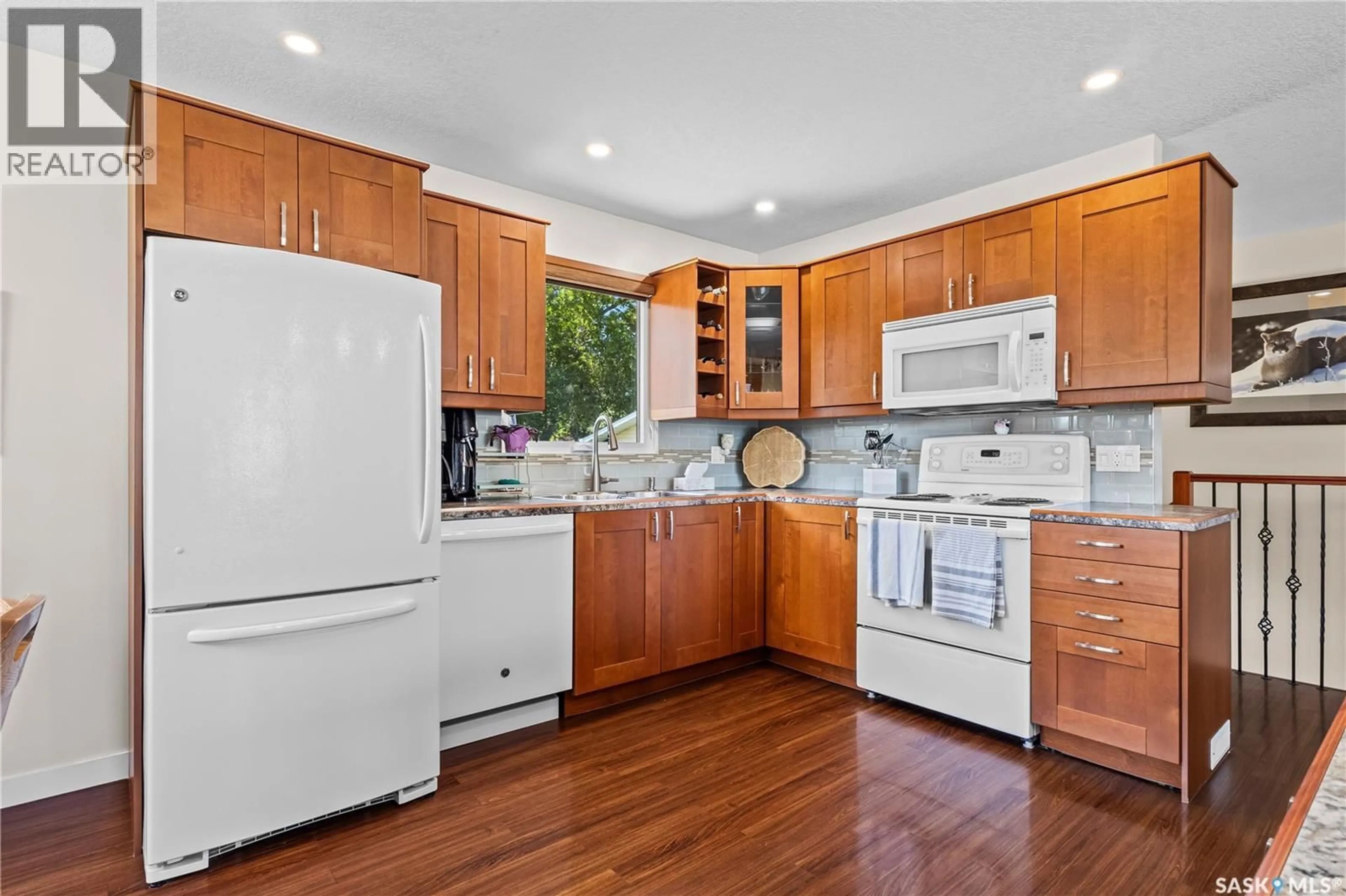 Standard kitchen, unknown for 1201 MCKAY DRIVE, Prince Albert Saskatchewan S6V5V1