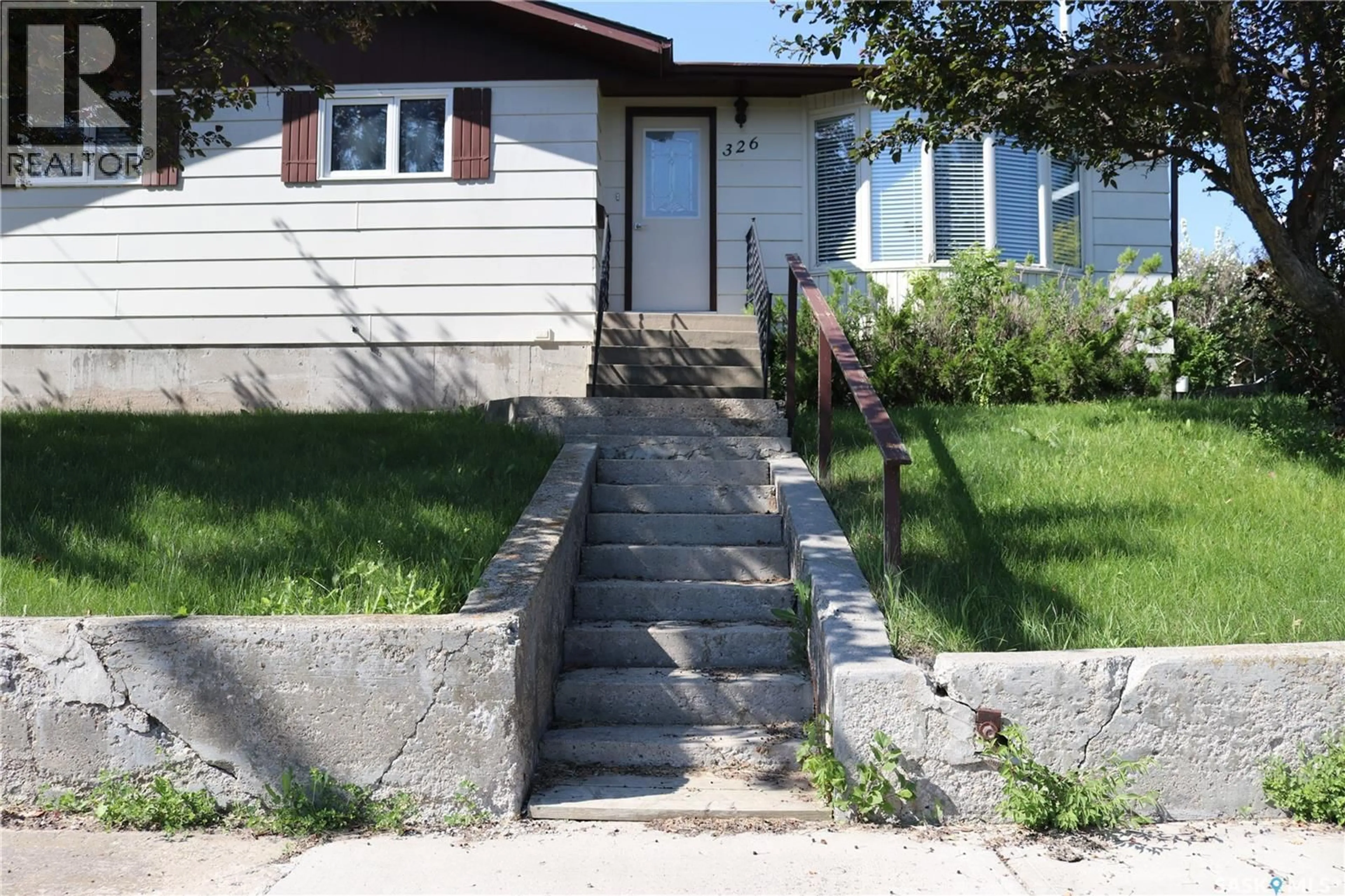 Stairs for 326 3RD AVENUE, Young Saskatchewan S0K4Y0