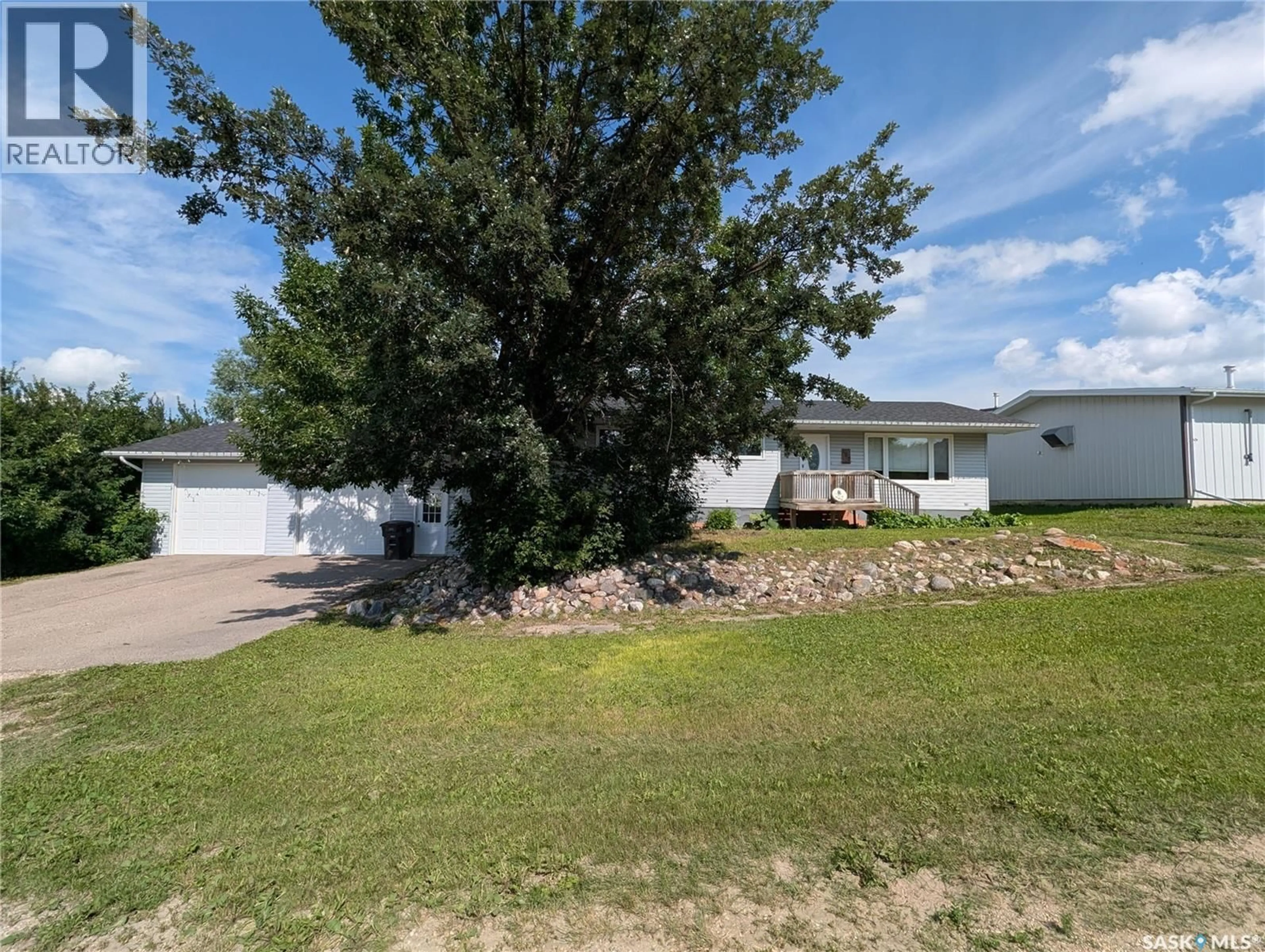 A pic from outside/outdoor area/front of a property/back of a property/a pic from drone, street for 107 CARLTON STREET, Viscount Saskatchewan S0K4M0