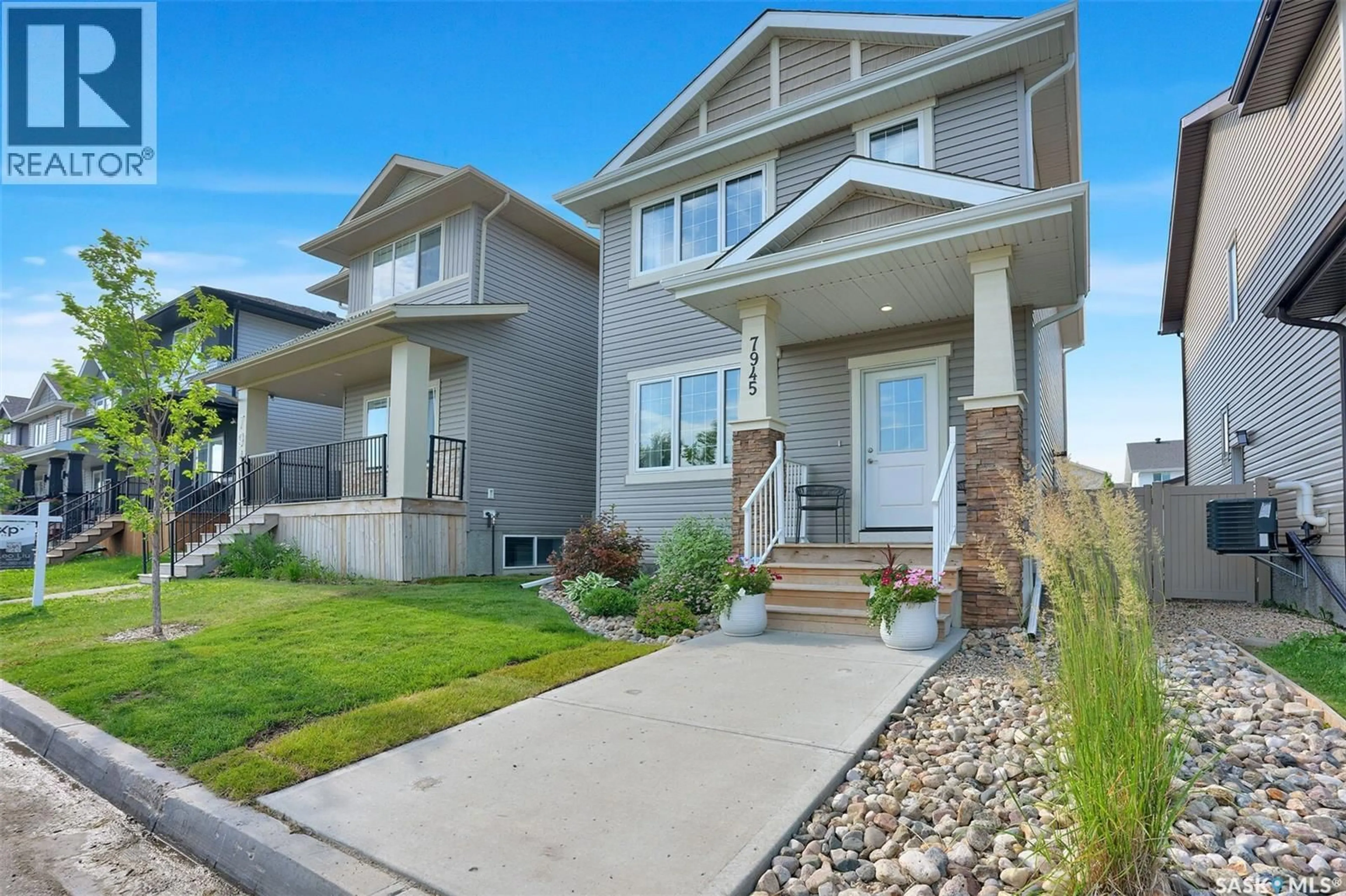 Home with vinyl exterior material, street for 7945 FLAX AVENUE, Regina Saskatchewan S4Y0E6