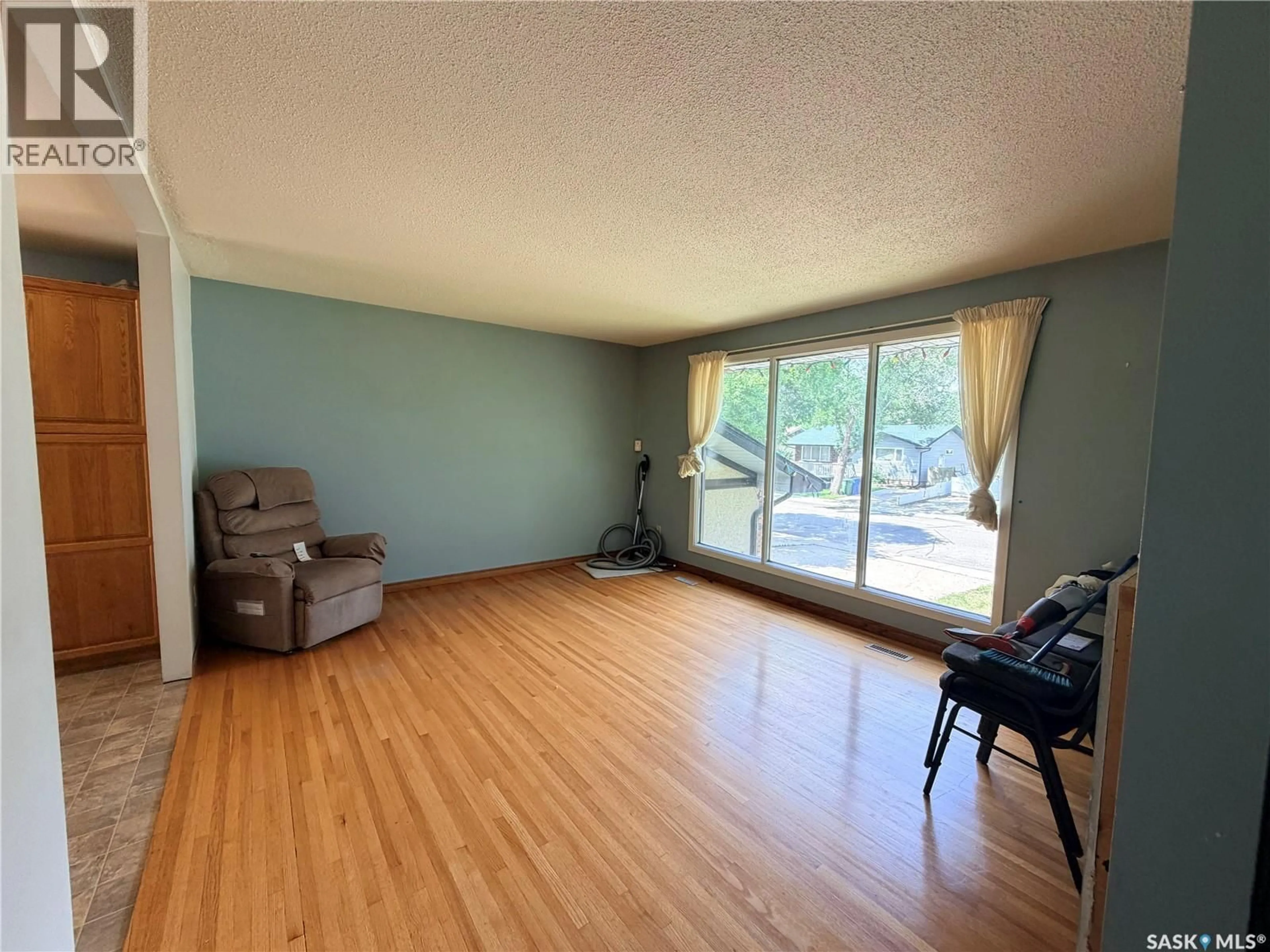 A pic of a room for 2221 BEDFORD AVENUE, Regina Saskatchewan S4N0H1