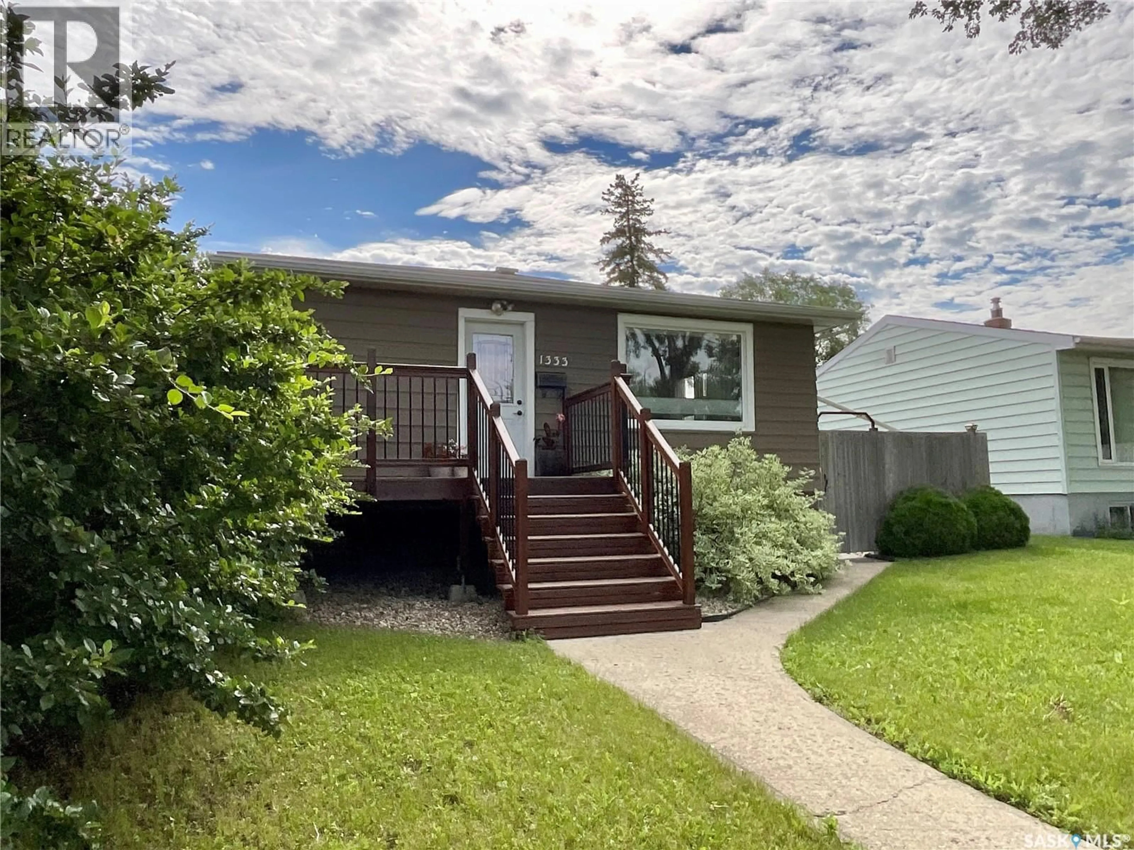 Home with vinyl exterior material, street for 1333 EMPRESS STREET, Regina Saskatchewan S4T5E6
