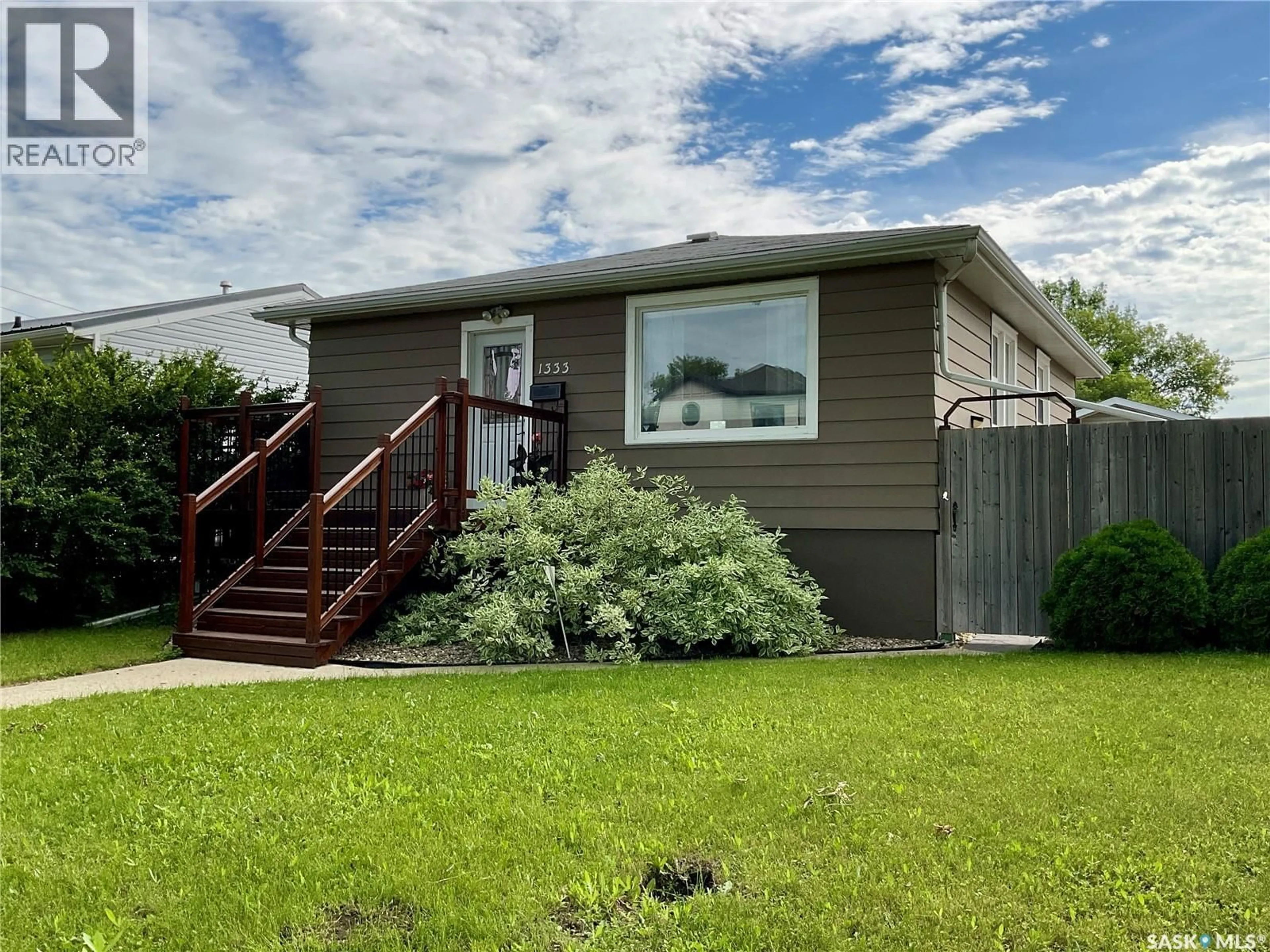 Home with vinyl exterior material, unknown for 1333 EMPRESS STREET, Regina Saskatchewan S4T5E6