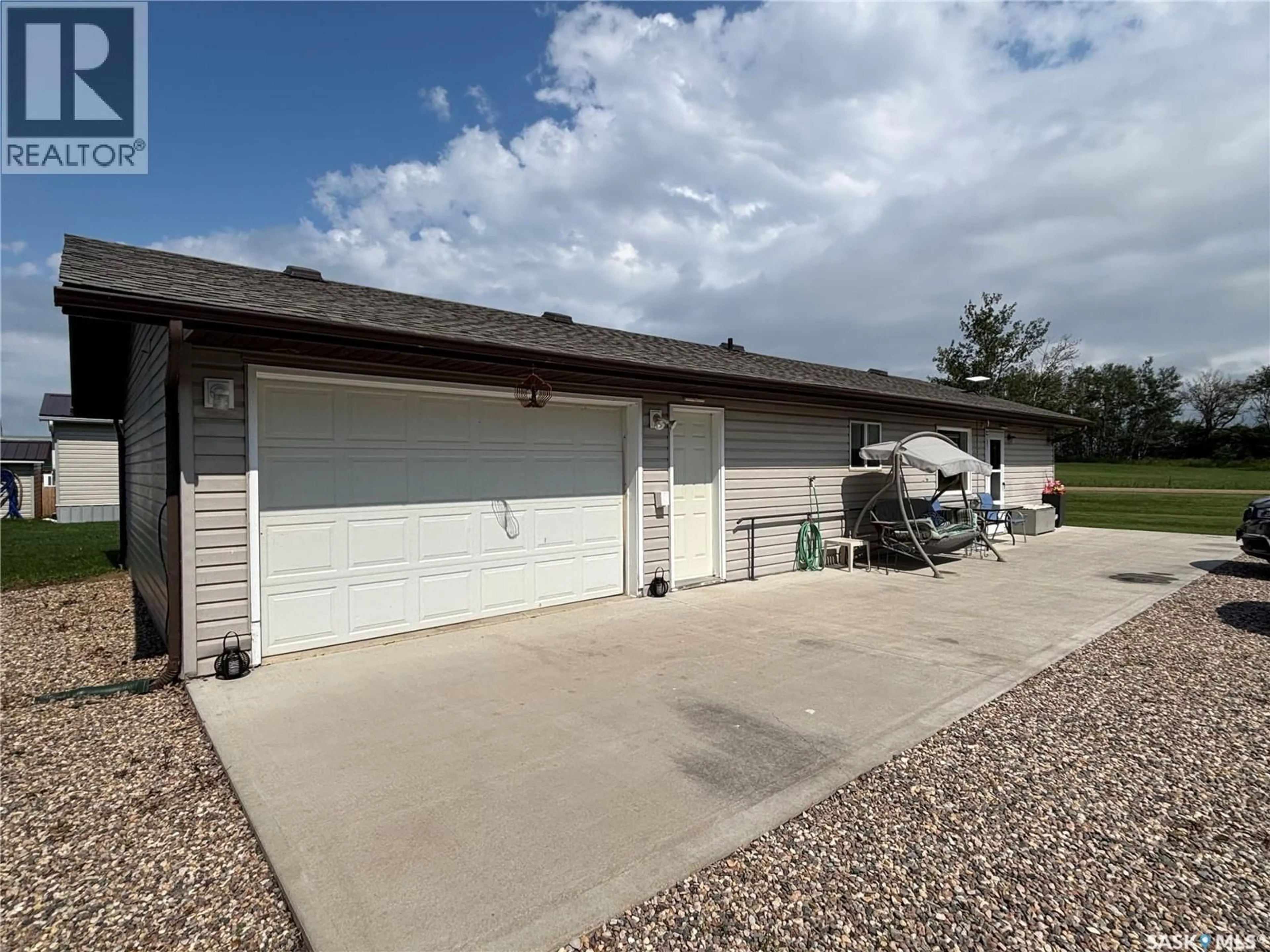 Indoor garage for Wallman Cabin - OTTER CRES, Delaronde Lake Saskatchewan S0J0E0
