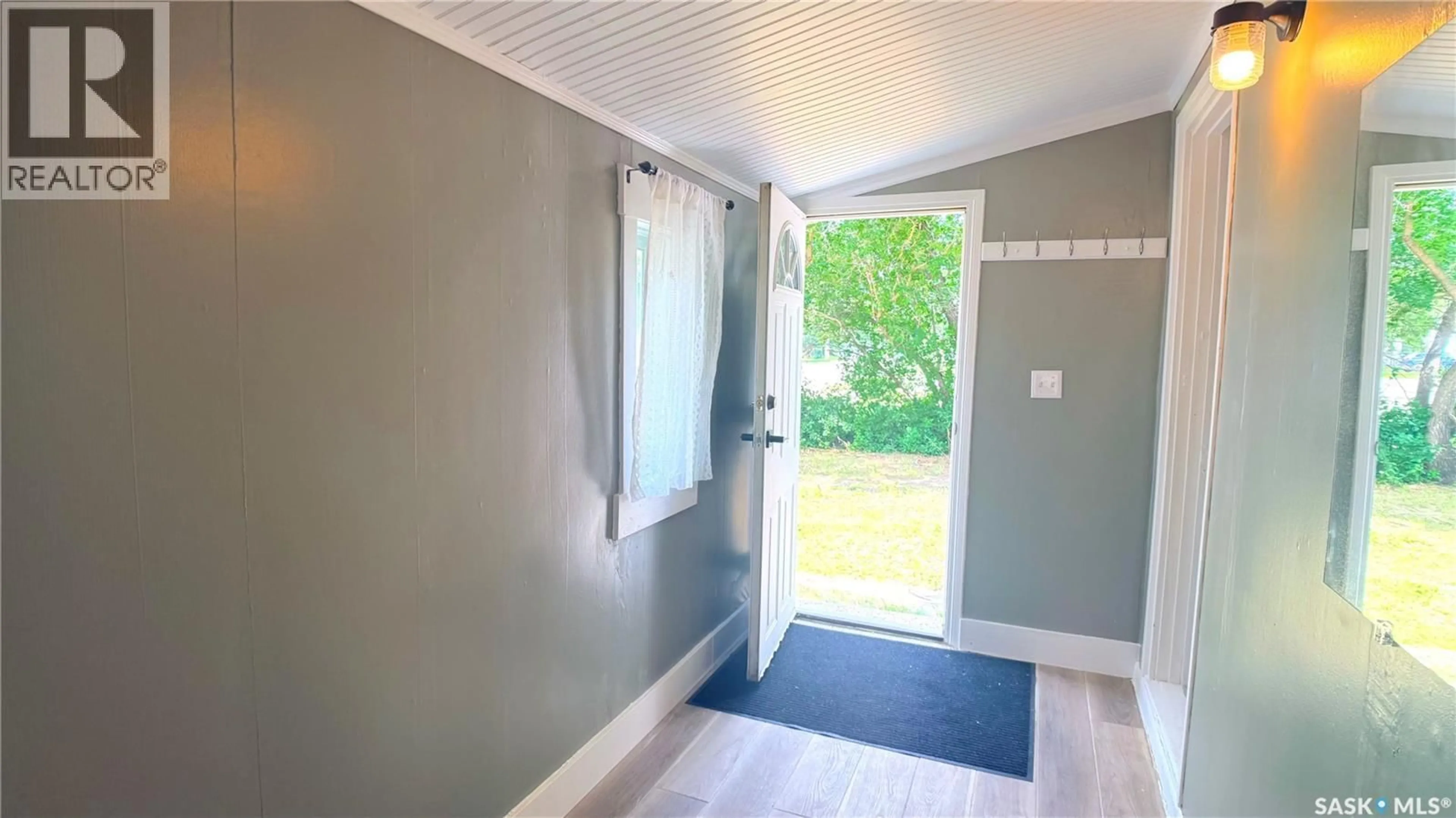 Indoor entryway for 605 2ND STREET, Estevan Saskatchewan S4A2K8