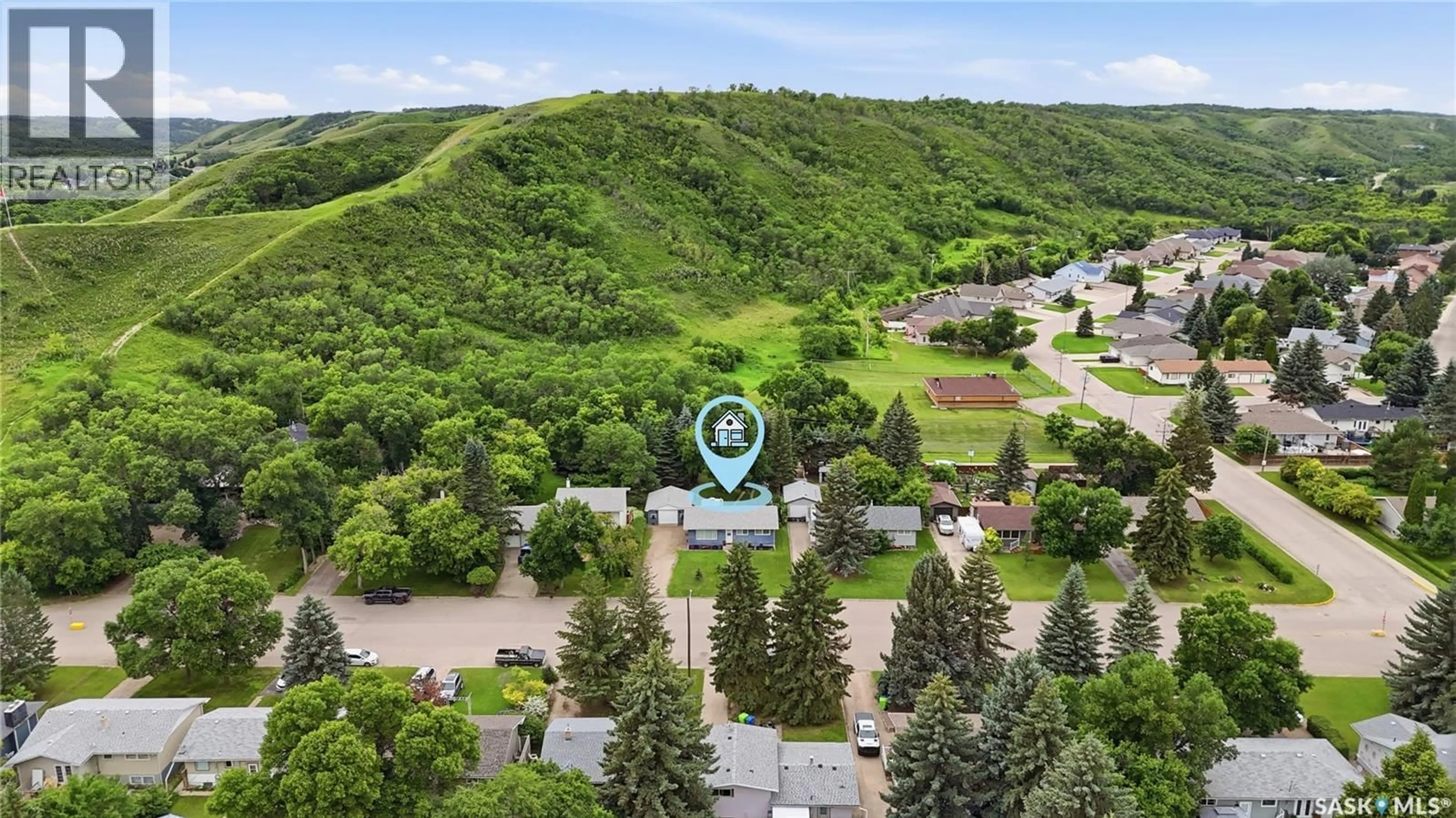 A pic from outside/outdoor area/front of a property/back of a property/a pic from drone, mountain view for 450 CENTRAL AVENUE, Fort Qu'Appelle Saskatchewan S0G1S0