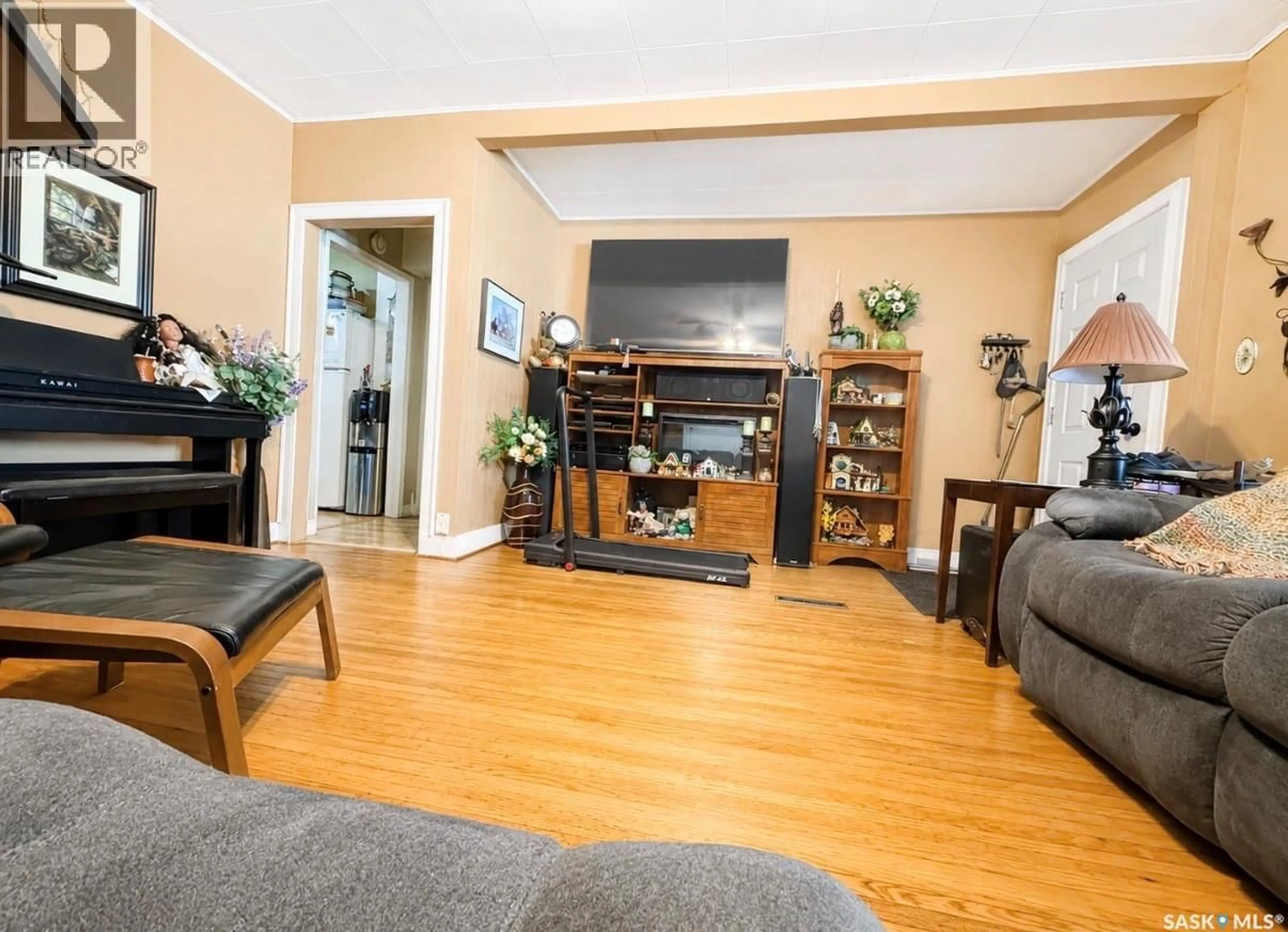 Living room with furniture, wood/laminate floor for 334 6TH AVENUE, Swift Current Saskatchewan S9H3P1