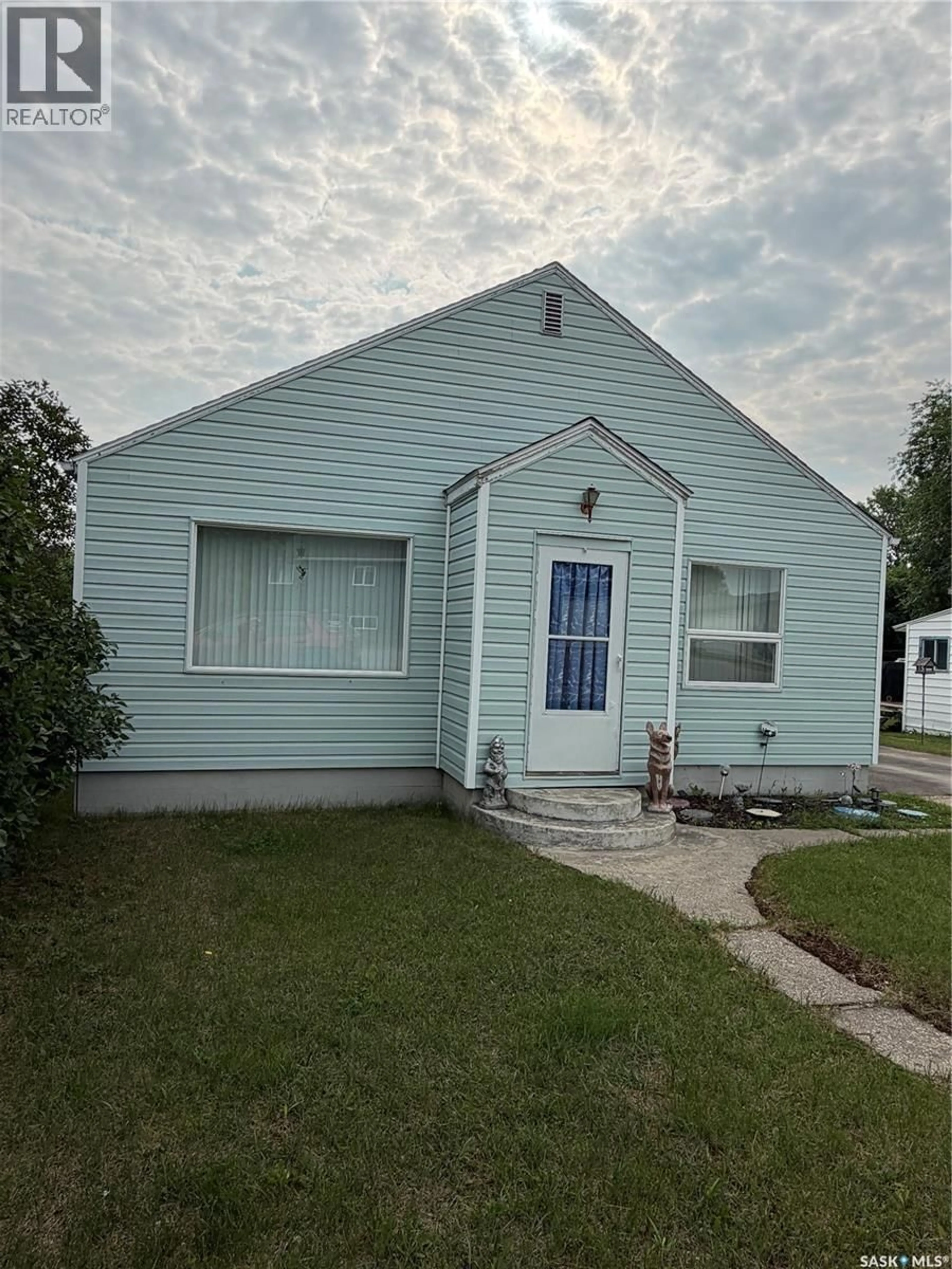 Home with vinyl exterior material, street for 312 PRINCE STREET, Hudson Bay Saskatchewan S0E0Y0