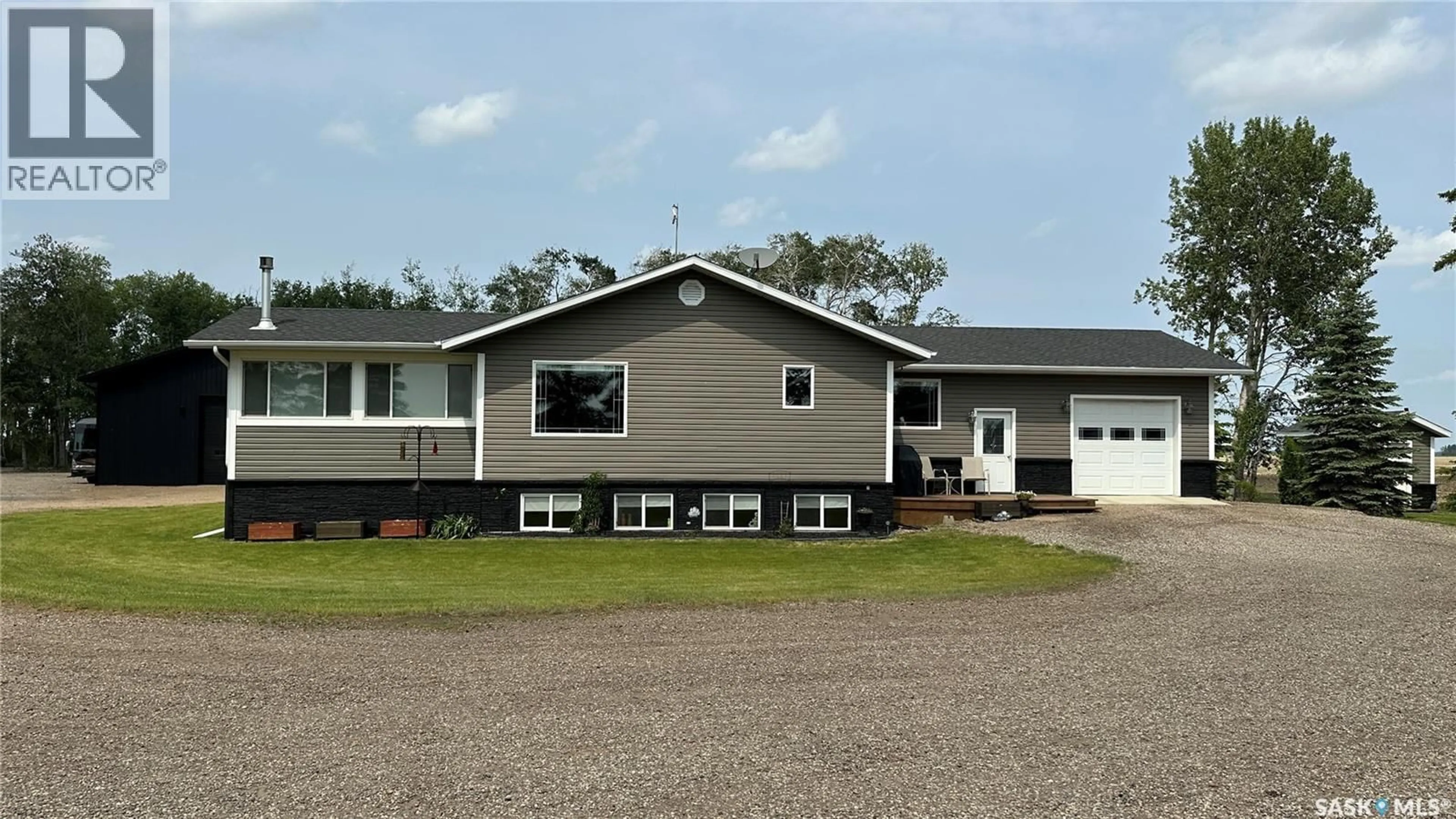 Home with vinyl exterior material, unknown for MELFORT ACREAGE, Willow Creek Rm No. 458 Saskatchewan S0E0W0