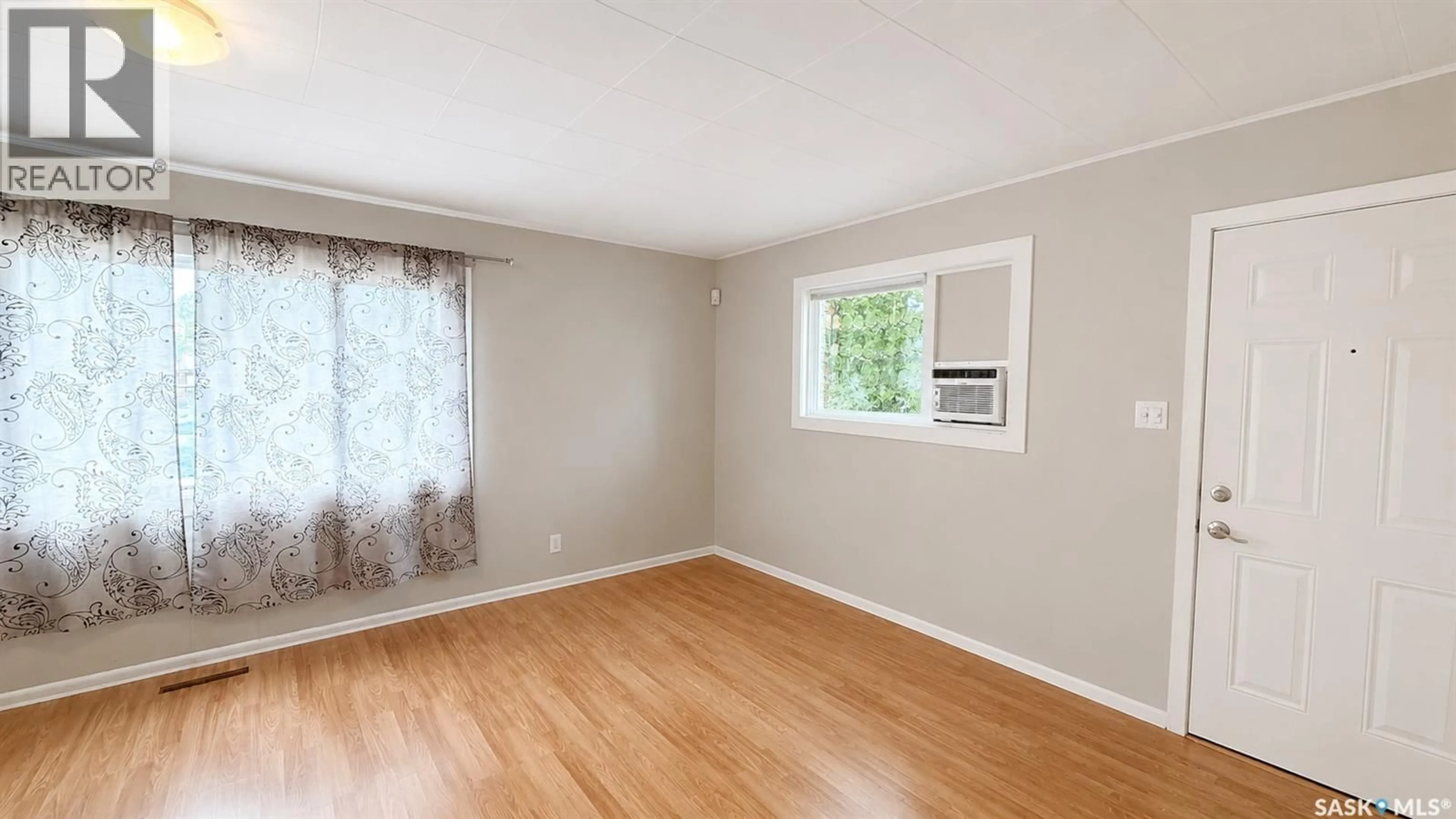A pic of a room for 1924 22ND STREET, Saskatoon Saskatchewan S7M0T9