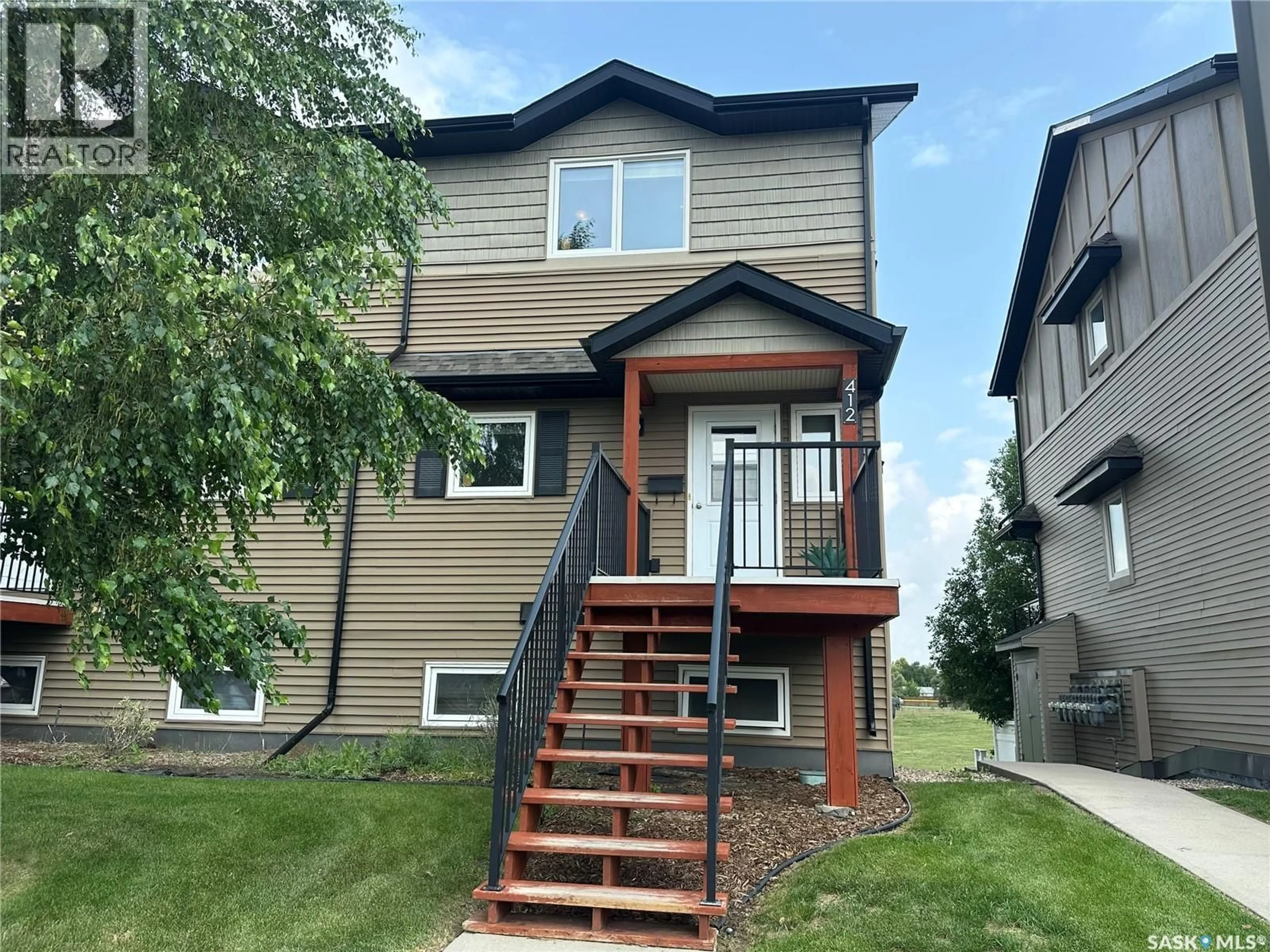 Home with vinyl exterior material, street for 110 - 412 SHILLINGTON CRESCENT, Saskatoon Saskatchewan S7K3J6
