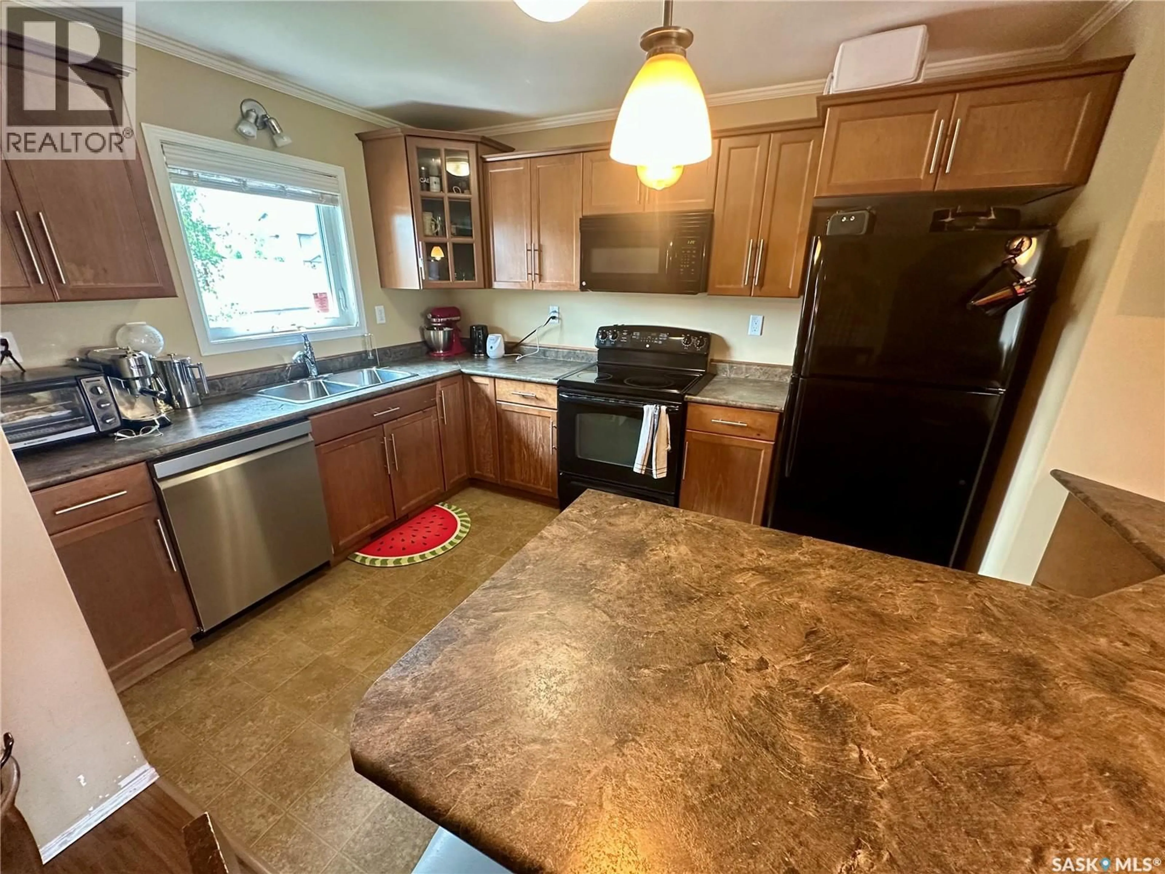 Standard kitchen, unknown for 110 - 412 SHILLINGTON CRESCENT, Saskatoon Saskatchewan S7K3J6