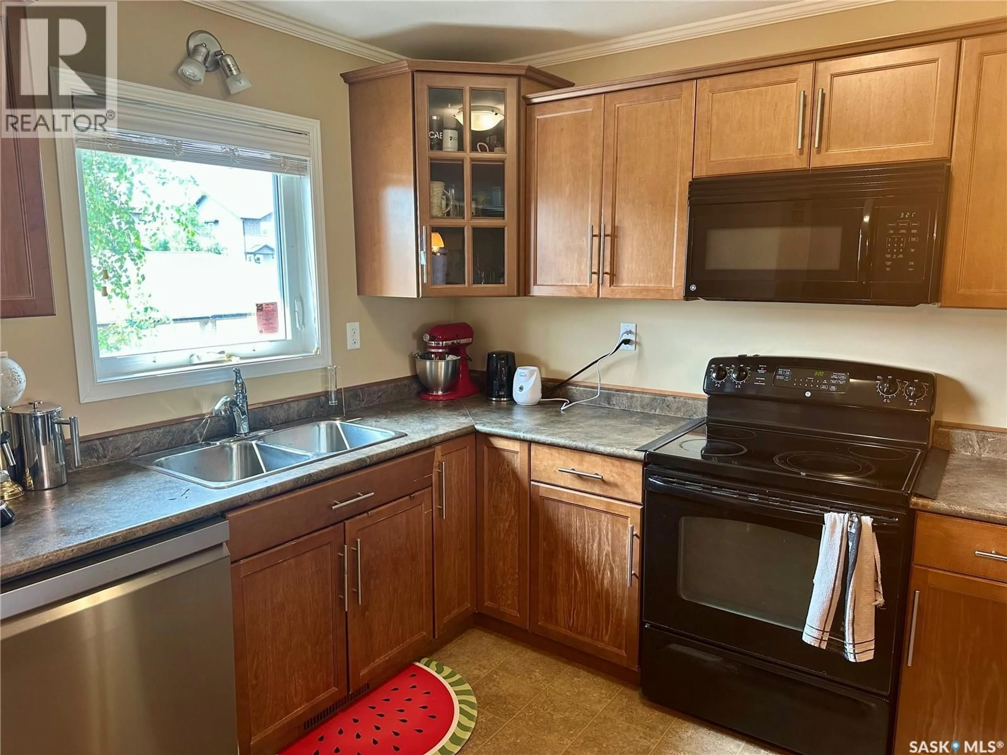 Standard kitchen, unknown for 110 - 412 SHILLINGTON CRESCENT, Saskatoon Saskatchewan S7K3J6