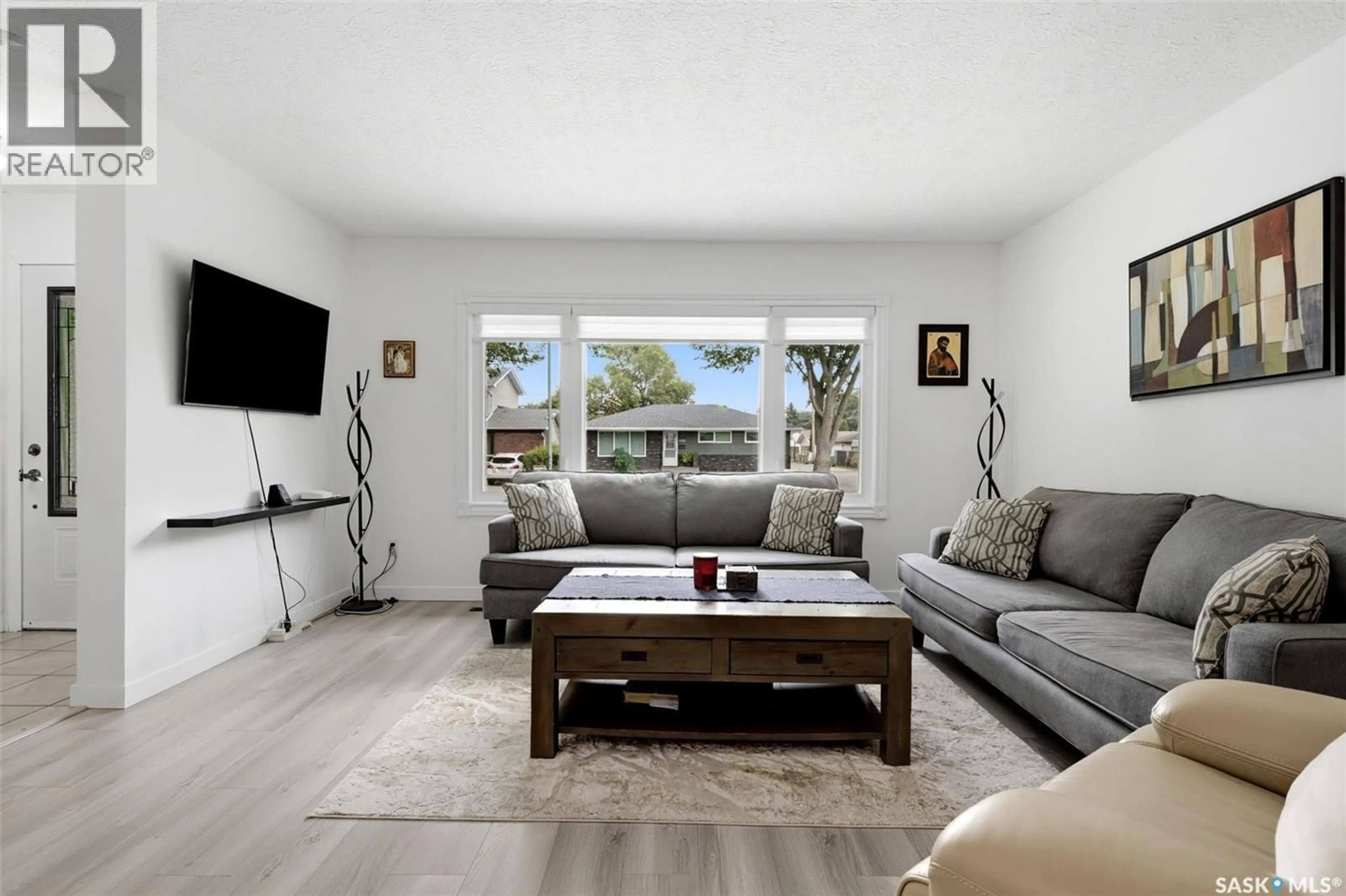 Living room with furniture, unknown for 4064 MONTAGUE STREET, Regina Saskatchewan S4S3K2