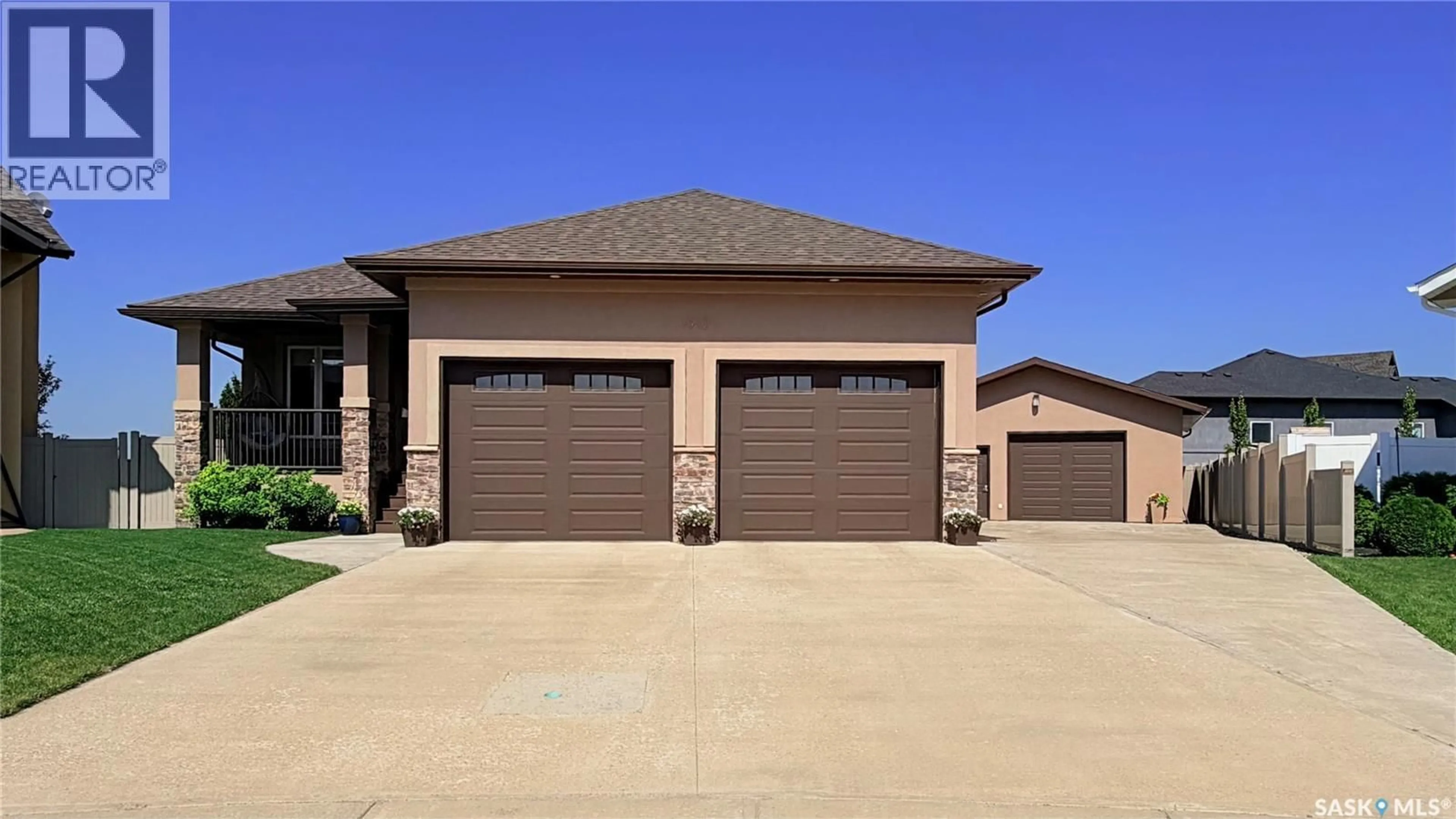 Indoor garage for 1912 JESSE BAY, Estevan Saskatchewan S4A2W3