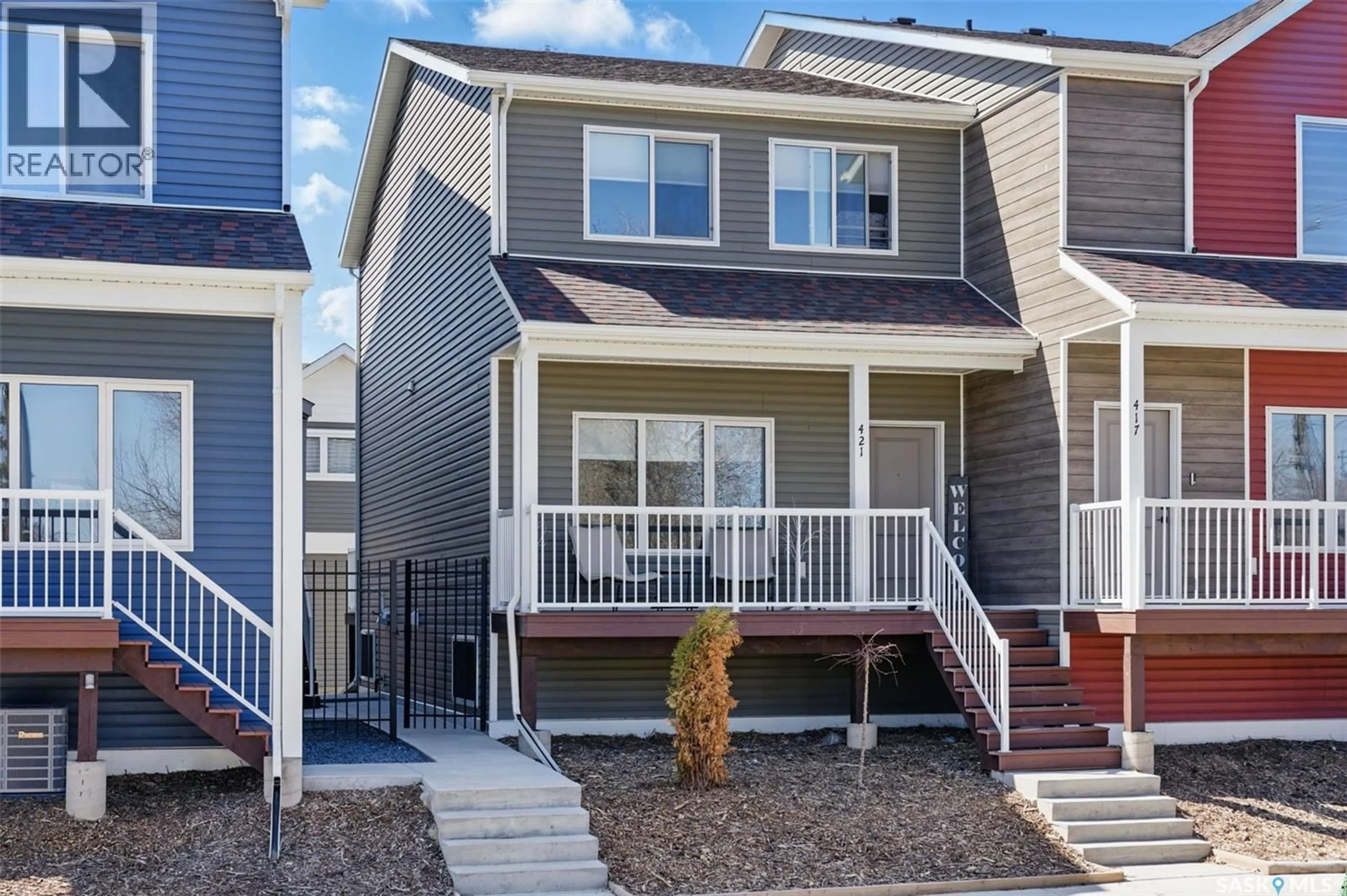 Home with vinyl exterior material, street for 421 L AVENUE, Saskatoon Saskatchewan S7M5Y6