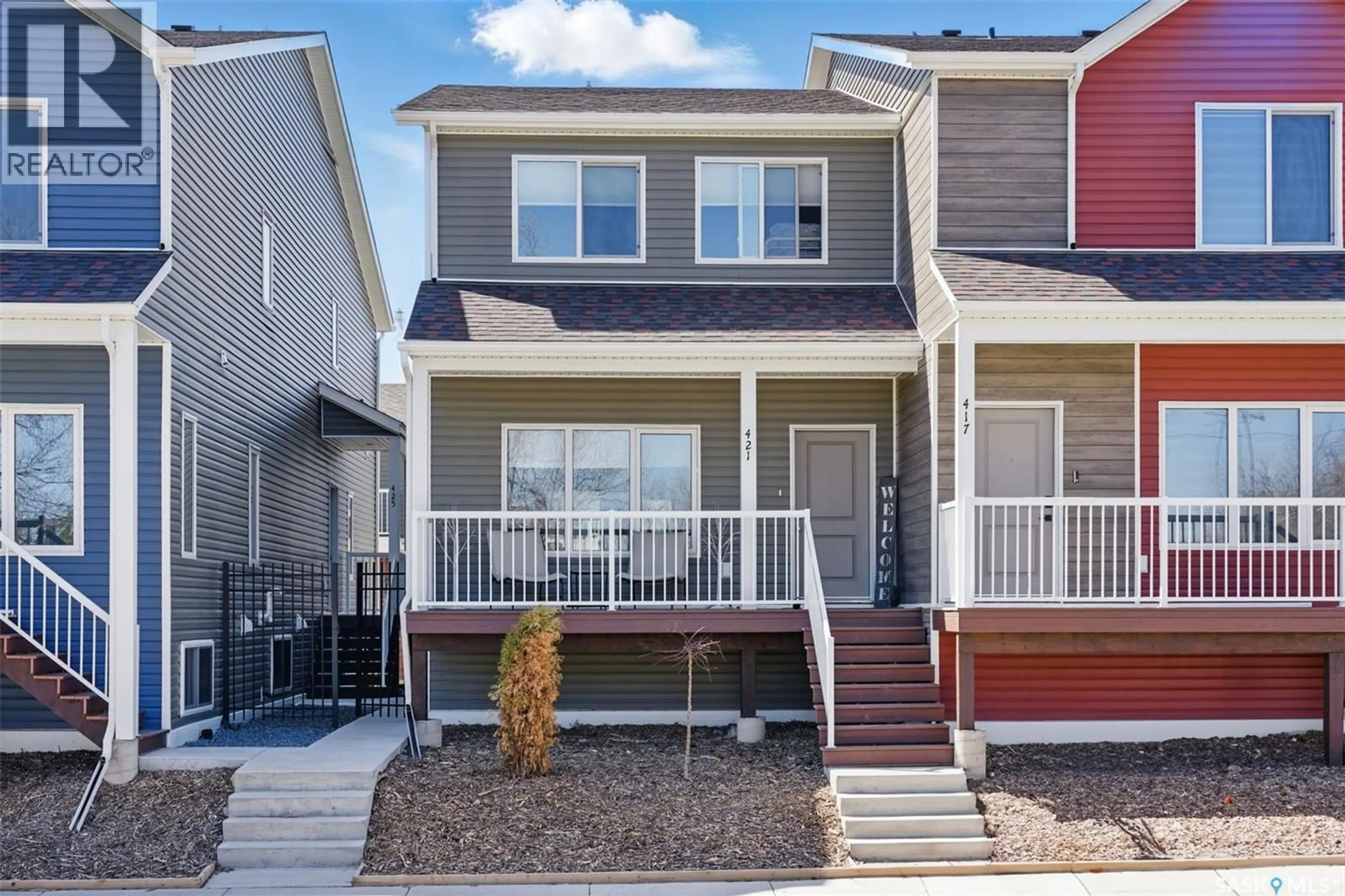 Home with vinyl exterior material, street for 421 L AVENUE, Saskatoon Saskatchewan S7M5Y6