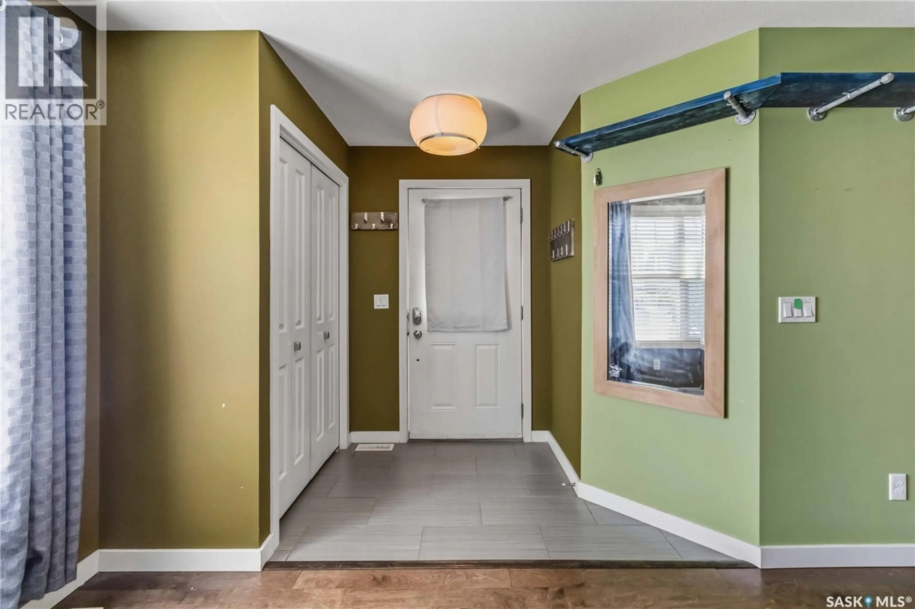 Indoor entryway for 2315 - 121 MCCLOCKLIN ROAD, Saskatoon Saskatchewan S7R0K8