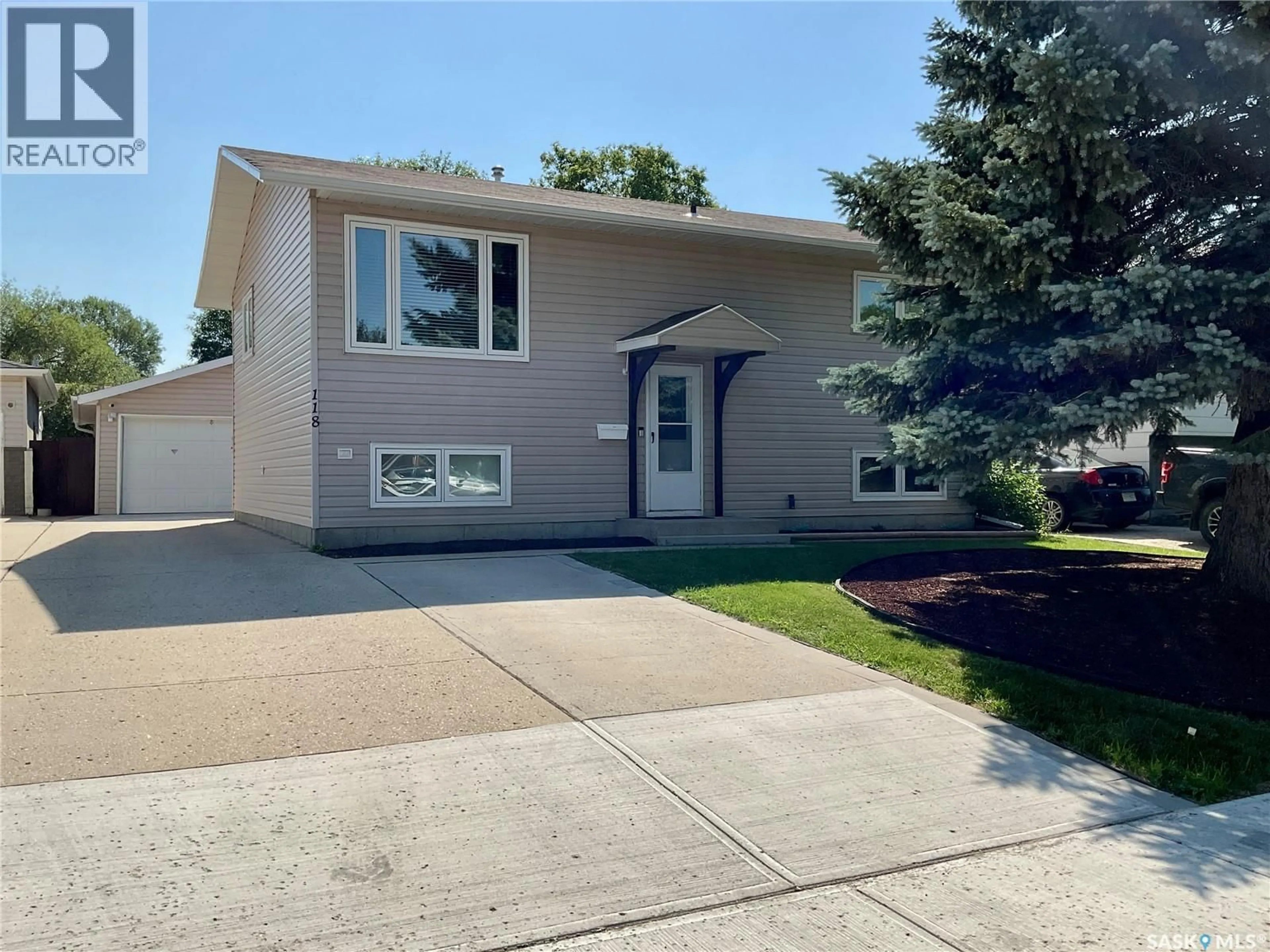 Home with vinyl exterior material, street for 118 SALEMKA CRESCENT, Regina Saskatchewan S4R7S1
