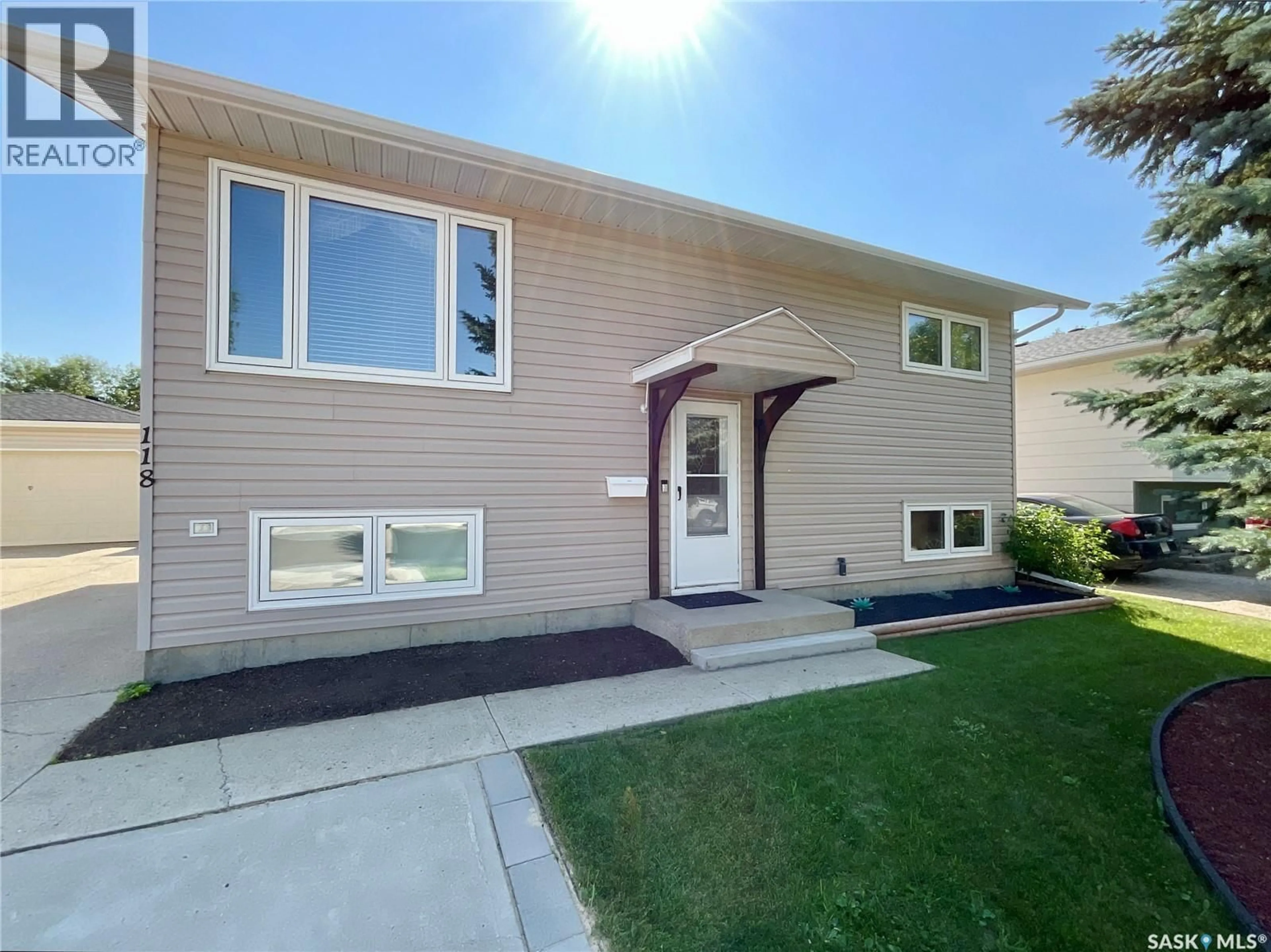 Home with vinyl exterior material, street for 118 SALEMKA CRESCENT, Regina Saskatchewan S4R7S1