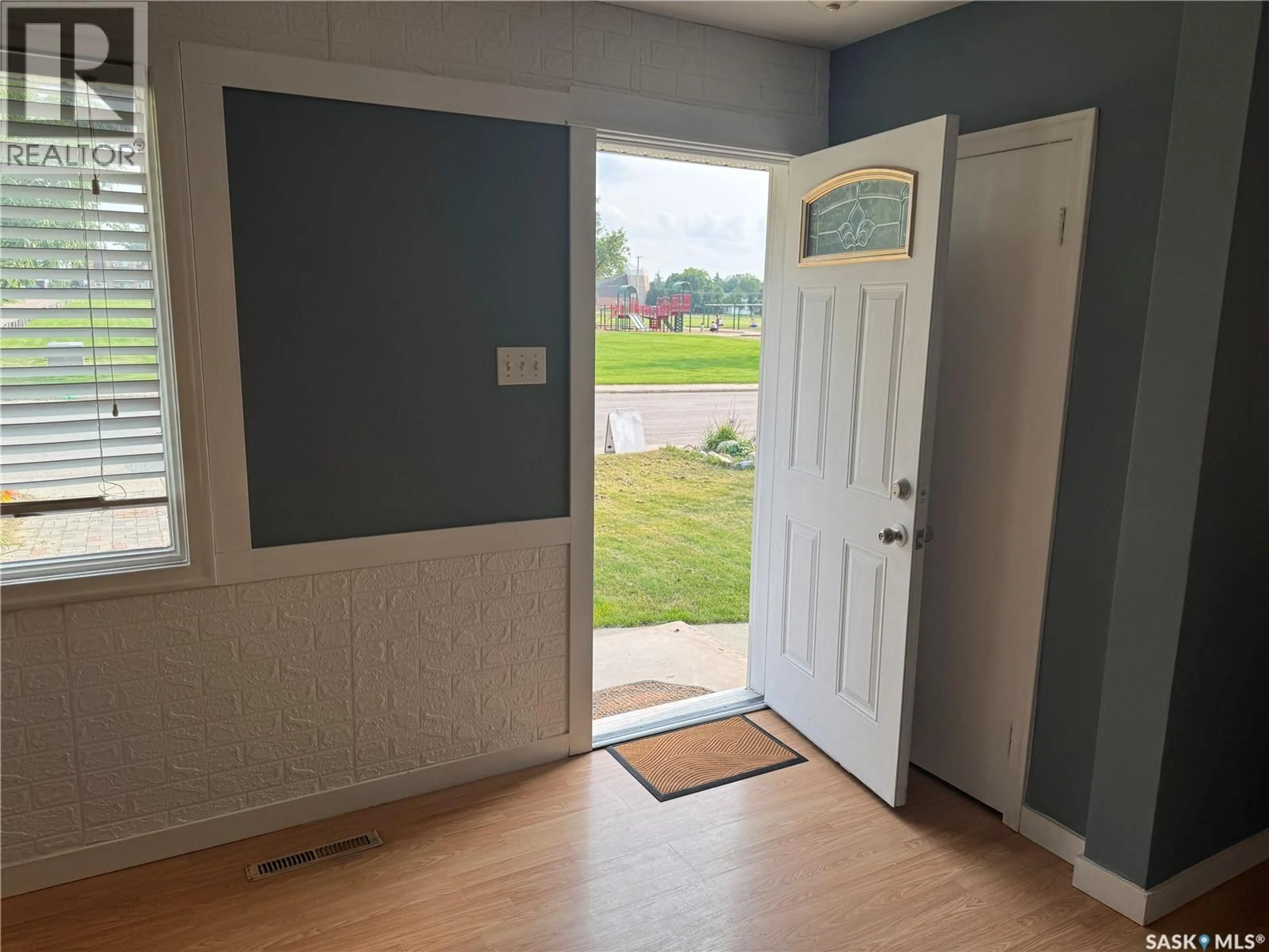 Indoor entryway for 100 105TH STREET, Saskatoon Saskatchewan S7N1N1