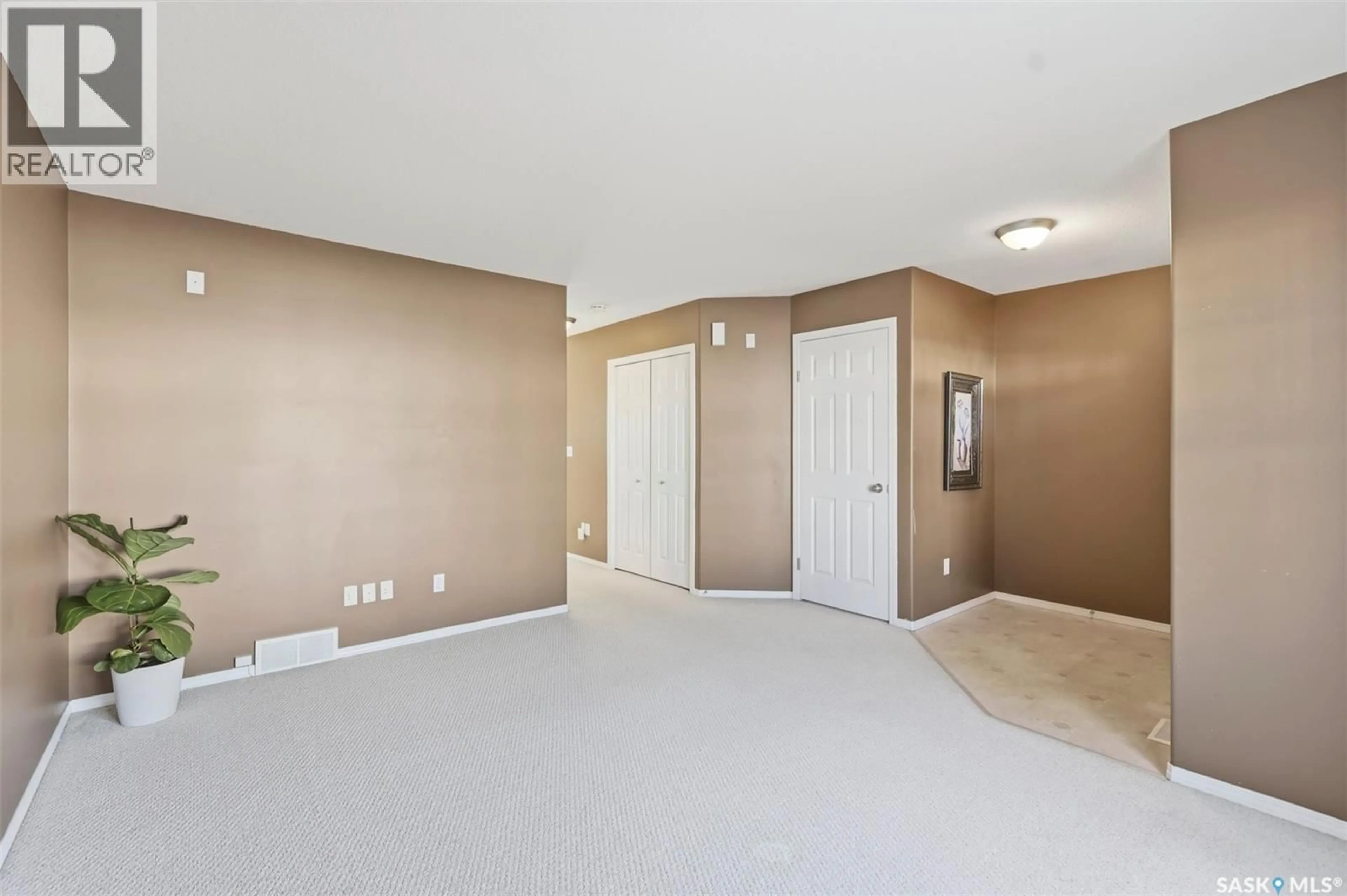 Indoor foyer for 50 203 HEROLD TERRACE, Saskatoon Saskatchewan S7V1H8