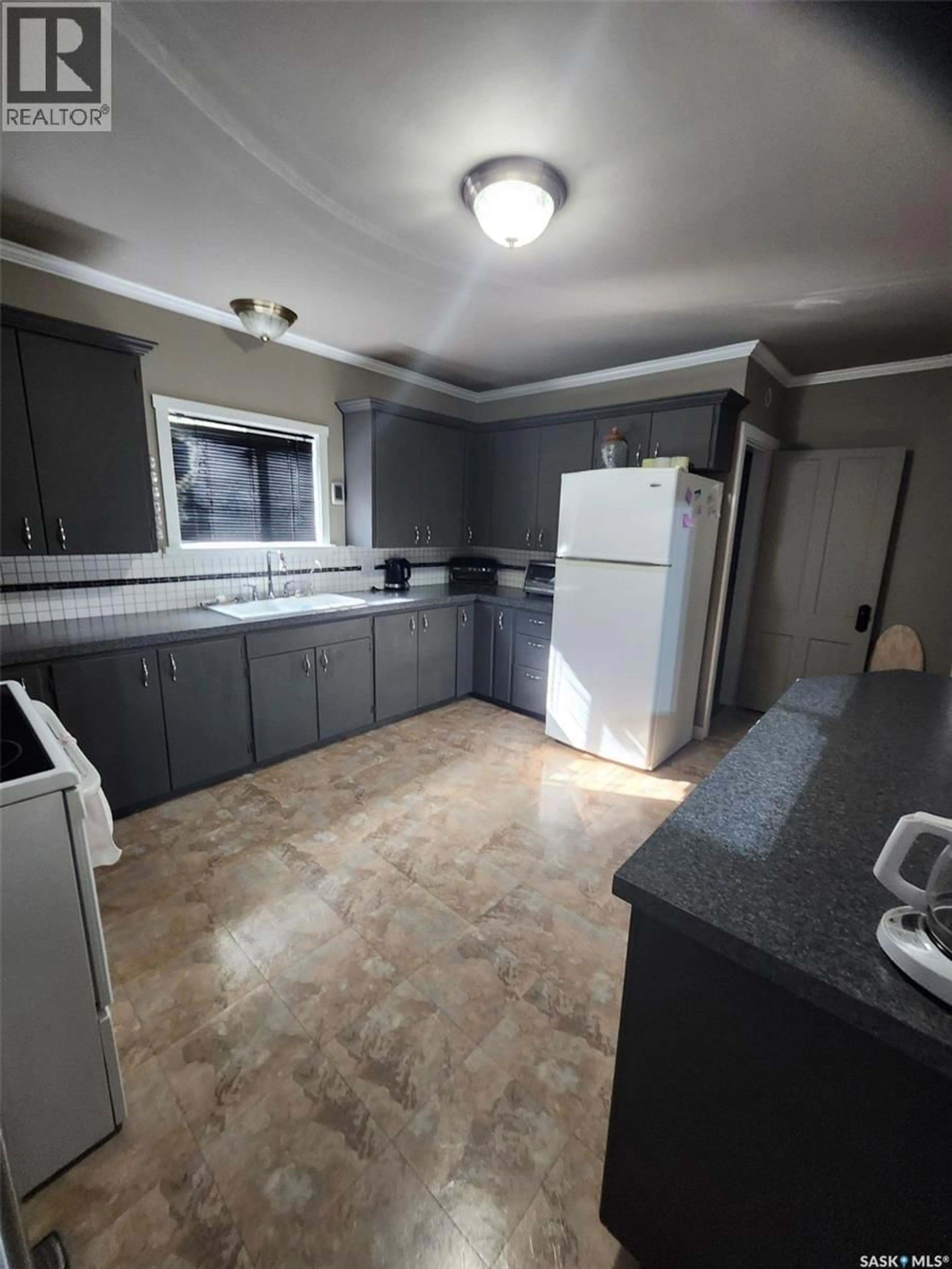 Standard kitchen, unknown for 211 BANNER STREET, Pennant Saskatchewan S0N1X0