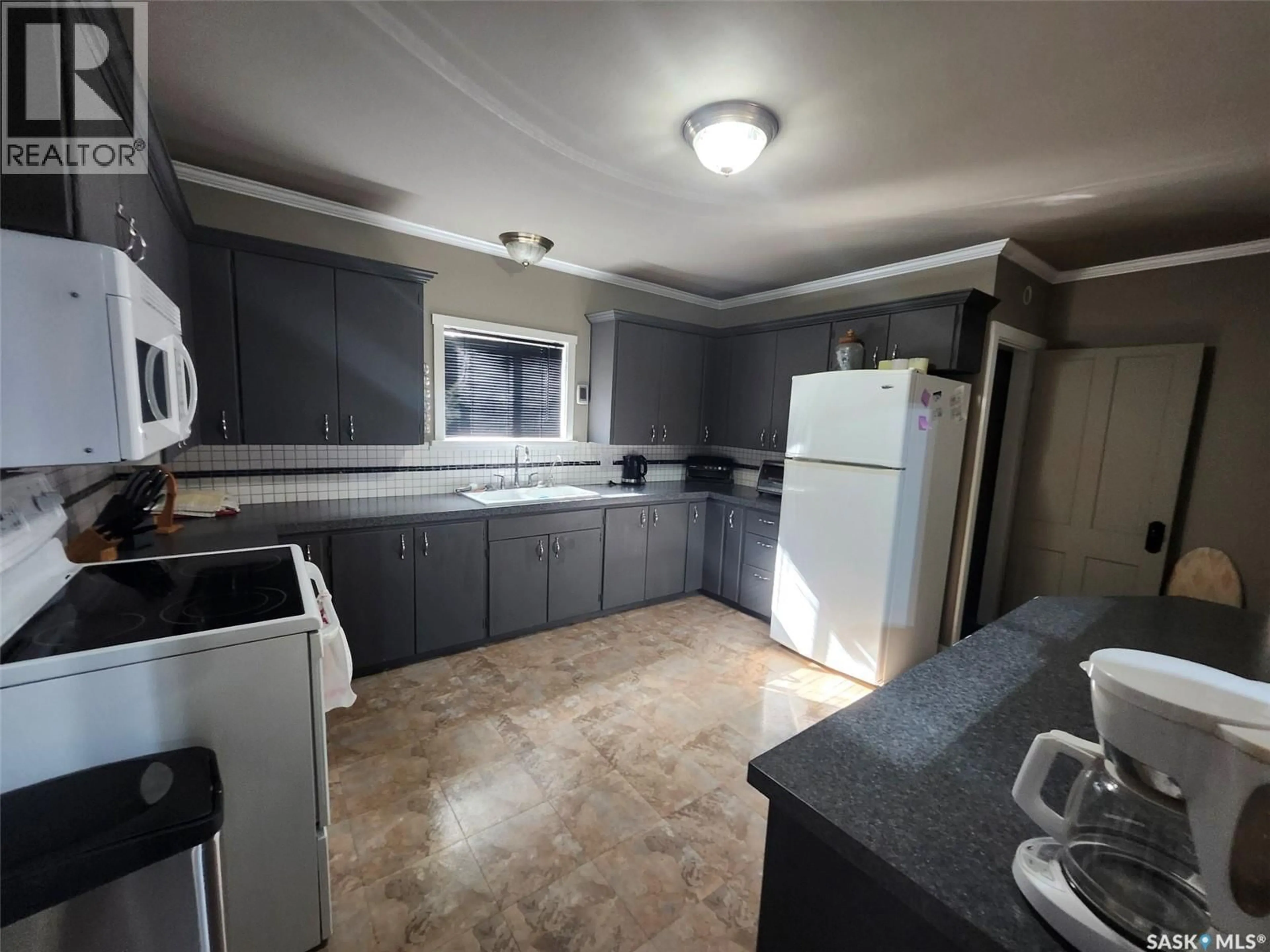 Standard kitchen, unknown for 211 BANNER STREET, Pennant Saskatchewan S0N1X0