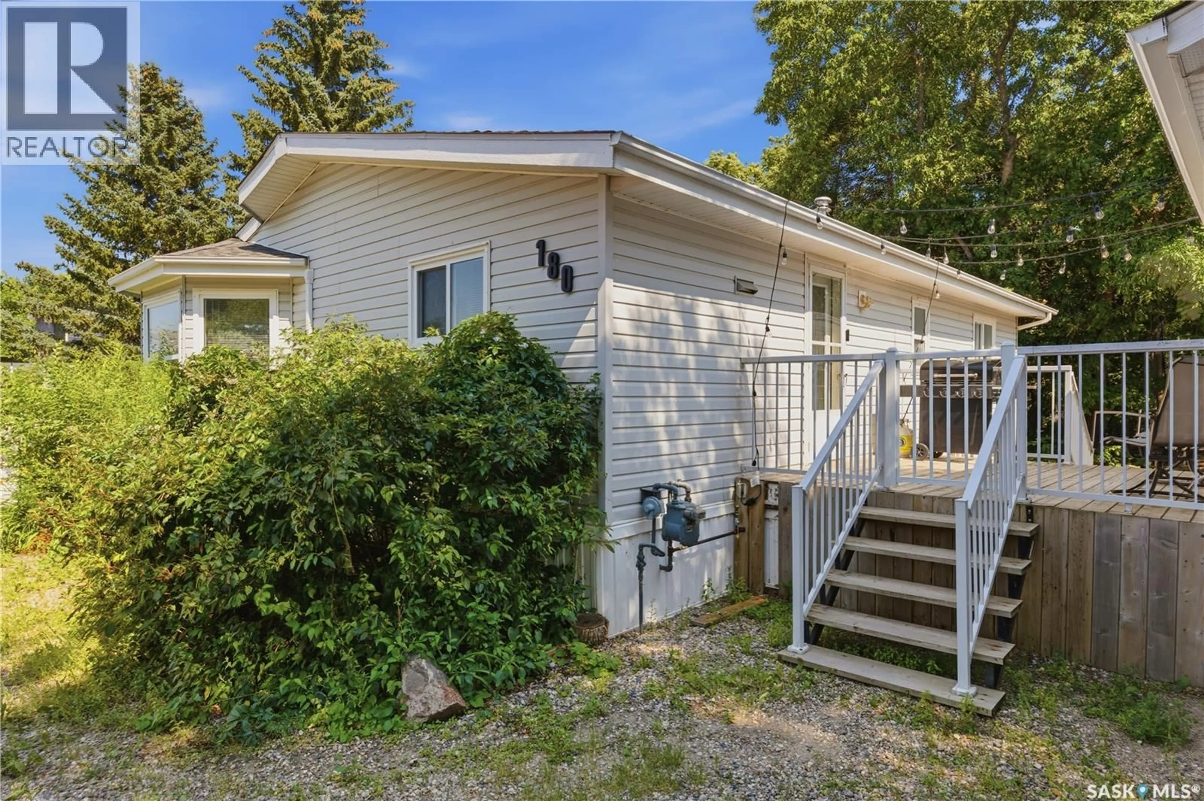 Home with vinyl exterior material, street for 180 10TH STREET, Buena Vista Saskatchewan S2V1B1