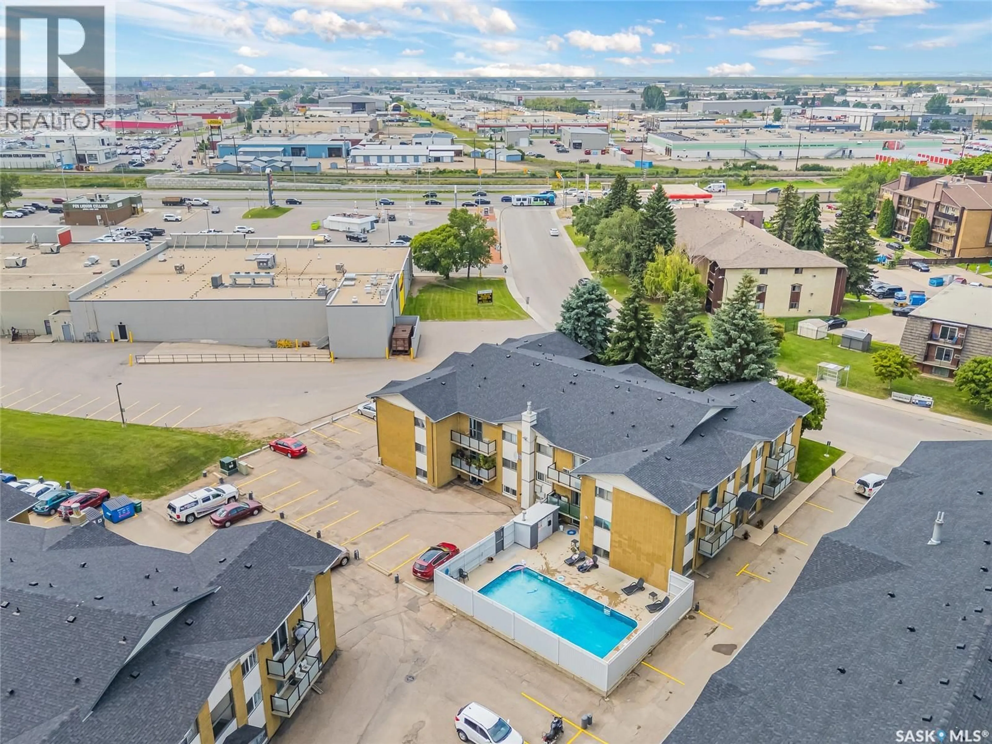 A pic from outside/outdoor area/front of a property/back of a property/a pic from drone, city buildings view from balcony for 50 ASSINIBOINE DRIVE, Saskatoon Saskatchewan S7K1H1