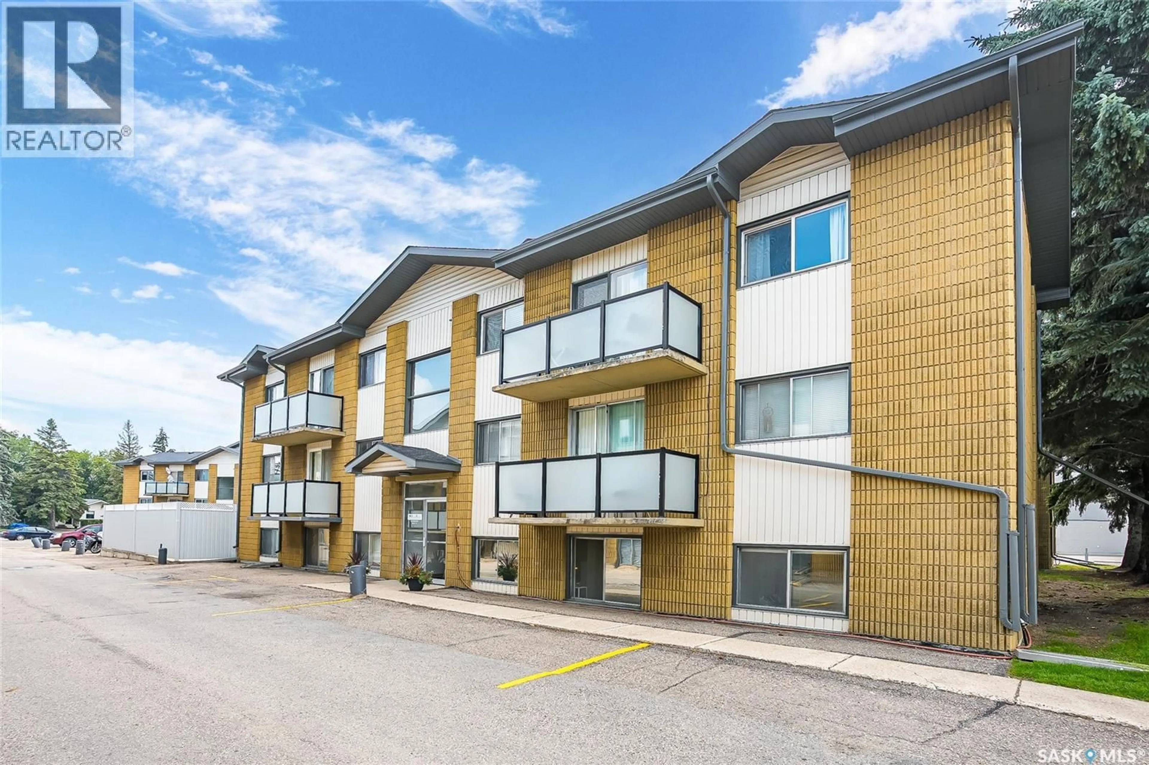 Patio, building for 50 ASSINIBOINE DRIVE, Saskatoon Saskatchewan S7K1H1