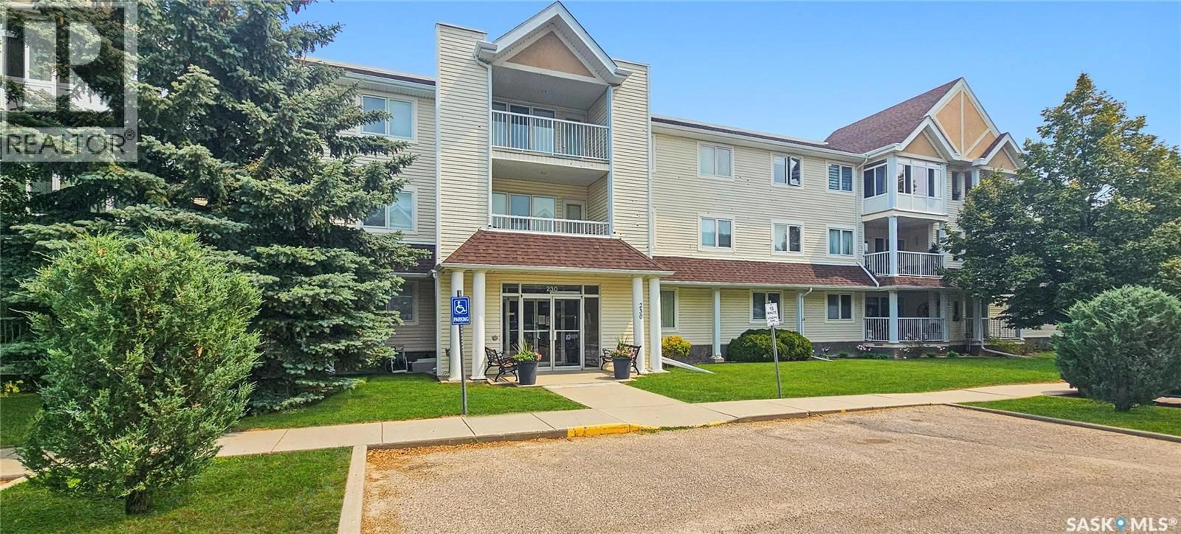 Indoor foyer for 101 230 LISTER KAYE CRESCENT, Swift Current Saskatchewan S9H0A2