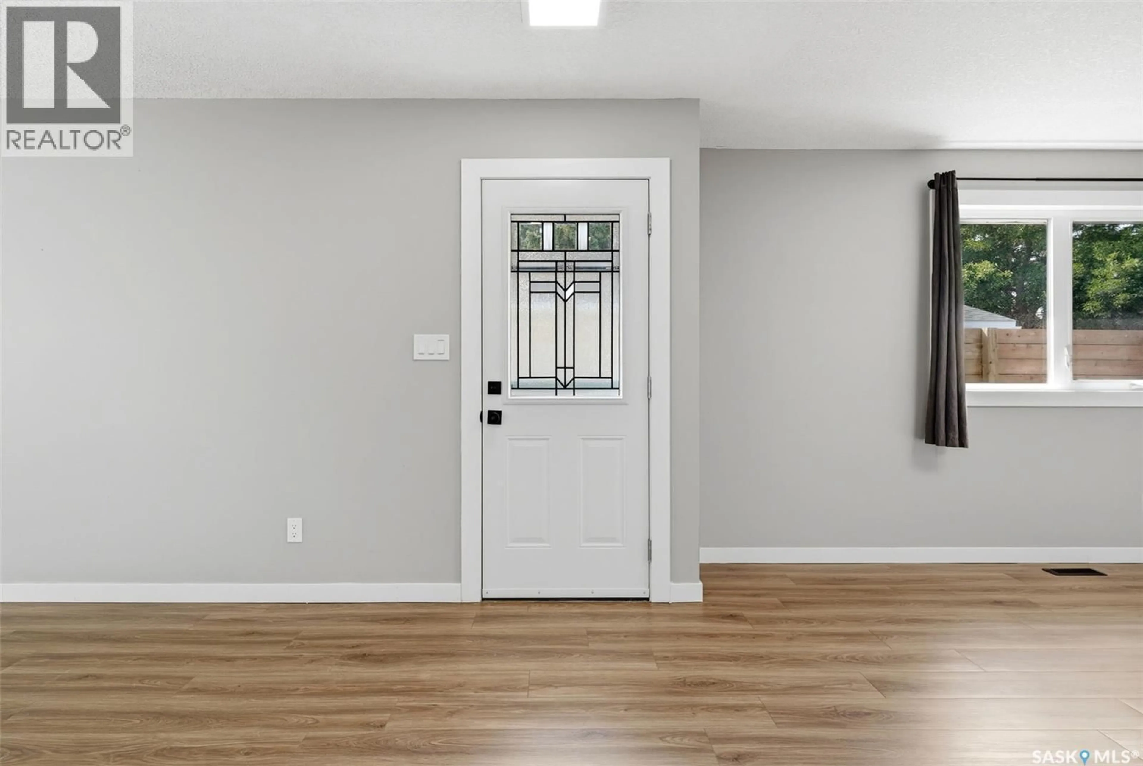 Indoor entryway for 214 CHURCH DRIVE, Regina Saskatchewan S4X1M1