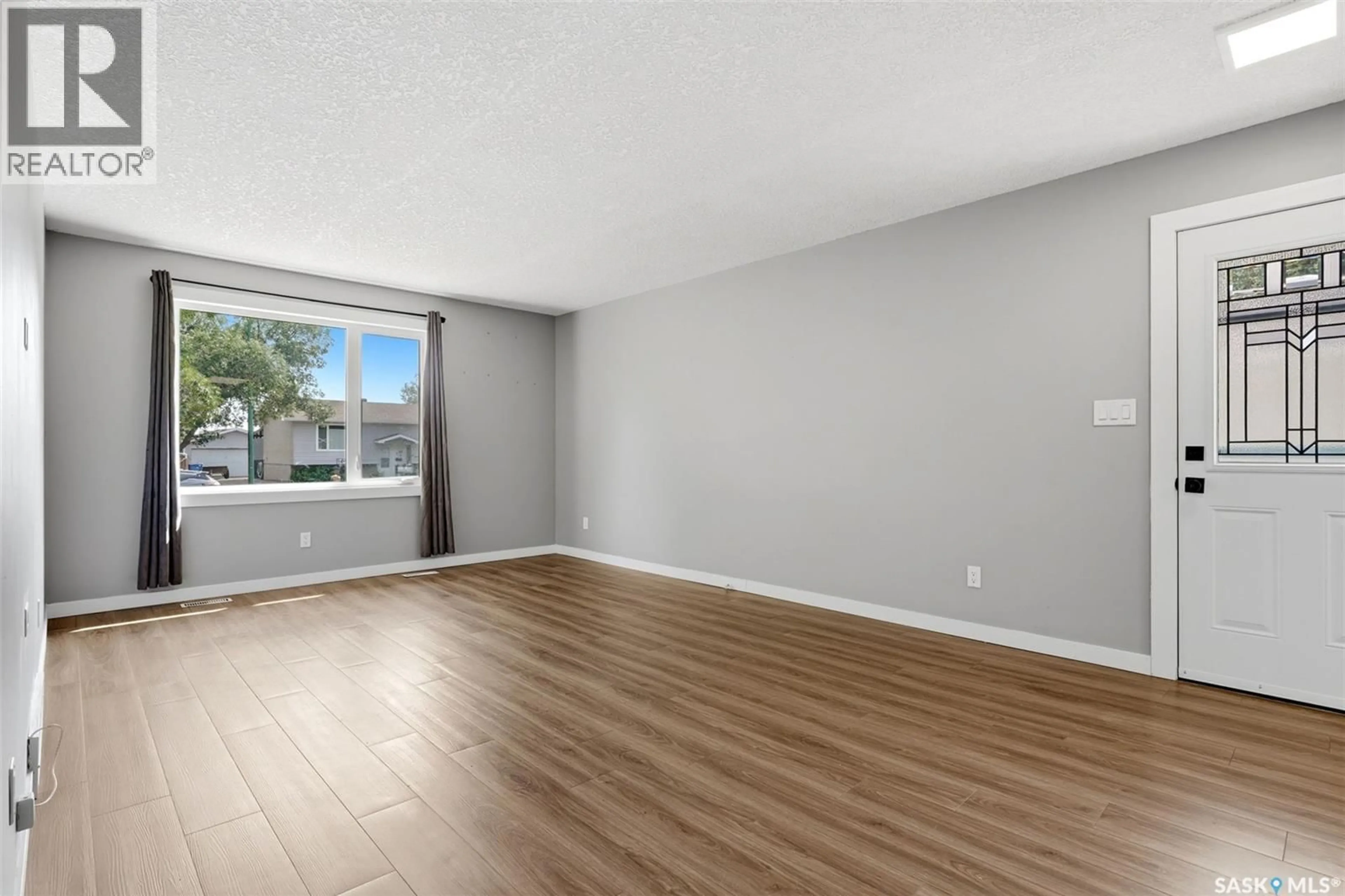 A pic of a room for 214 CHURCH DRIVE, Regina Saskatchewan S4X1M1